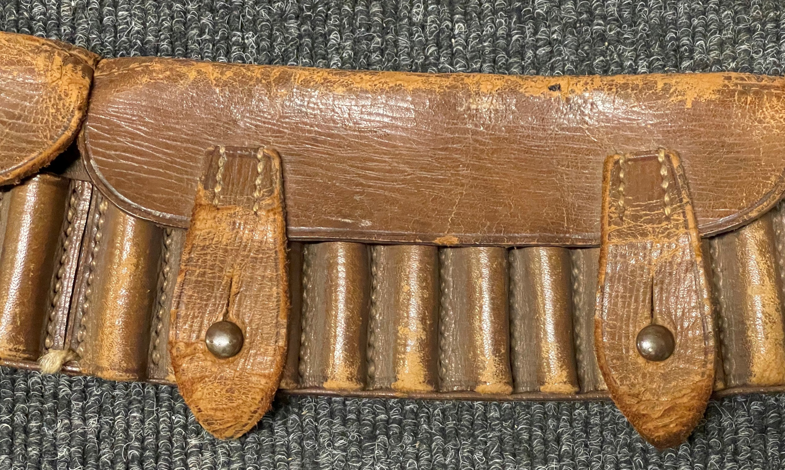 1882 Pattern Boer War era British Leather .303 Rifle Ammo Bandolier maker marked and dated " - Bild 4 aus 8