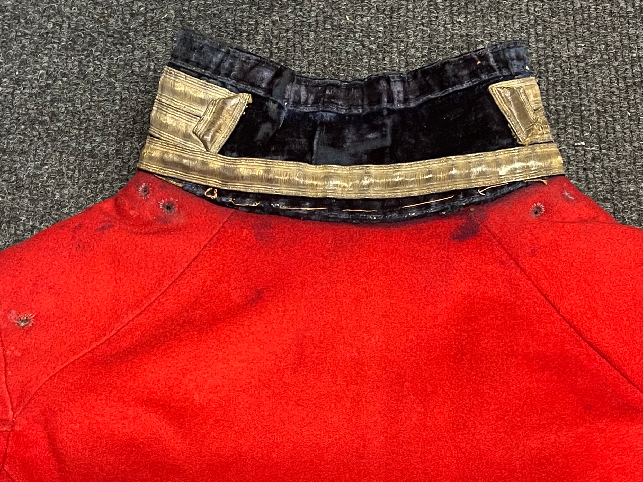 Boys Coatee with buttons and insignia of an Irish Regiment. Approx. size 30cm chest. Length from - Bild 11 aus 20