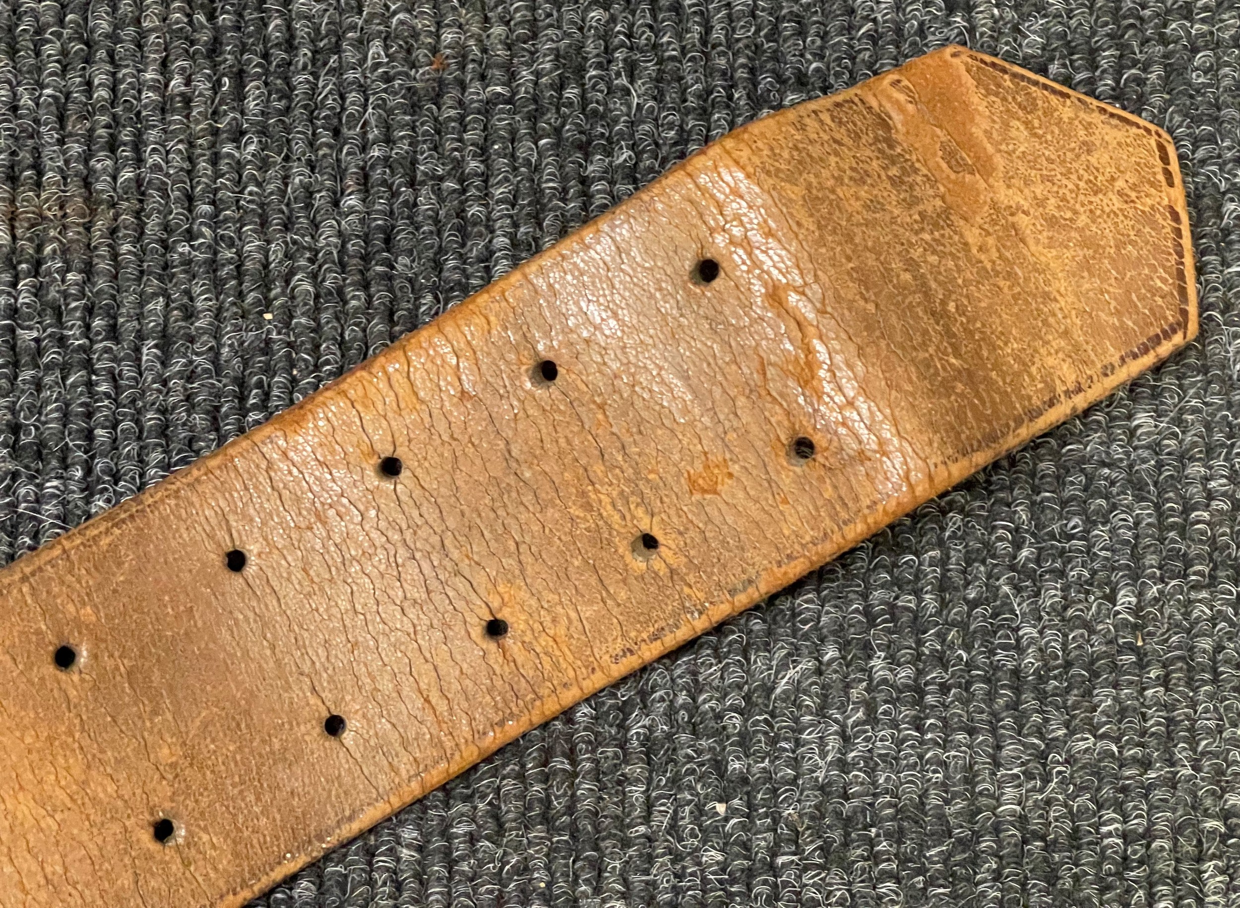 1882 Pattern Boer War era British Leather .303 Rifle Ammo Bandolier maker marked and dated " - Bild 6 aus 8