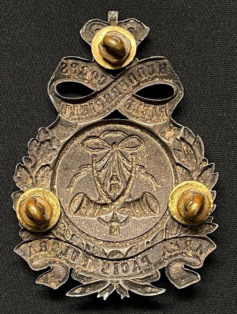 Huddersfield Rifle Corps Shoulder Plate, 1860's. Complete with fastenings. - Bild 2 aus 2