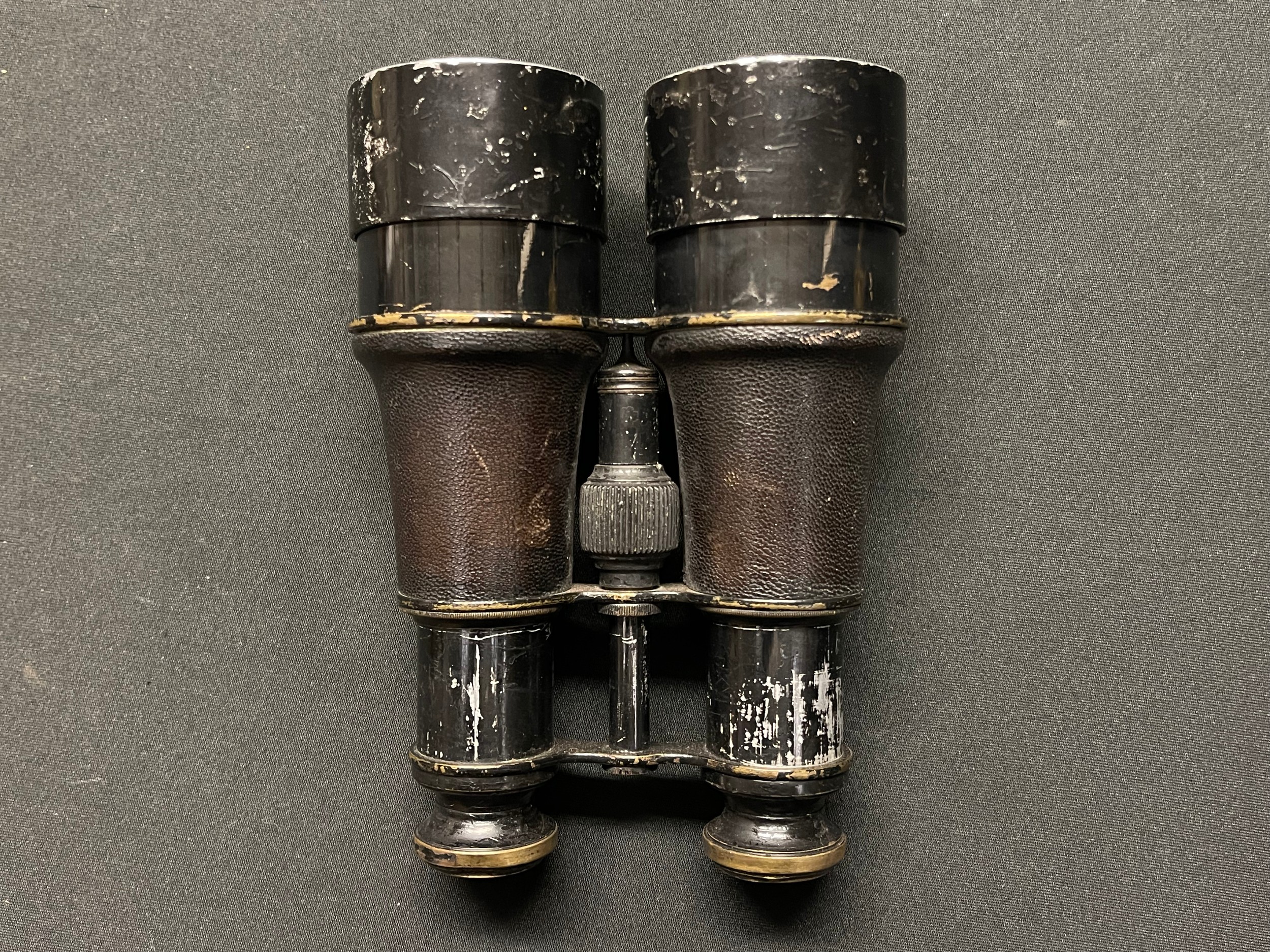 WW1 British binoculars by Ross of London 1904, Serial number 5467. Sun shades. Complete with leather - Image 4 of 11