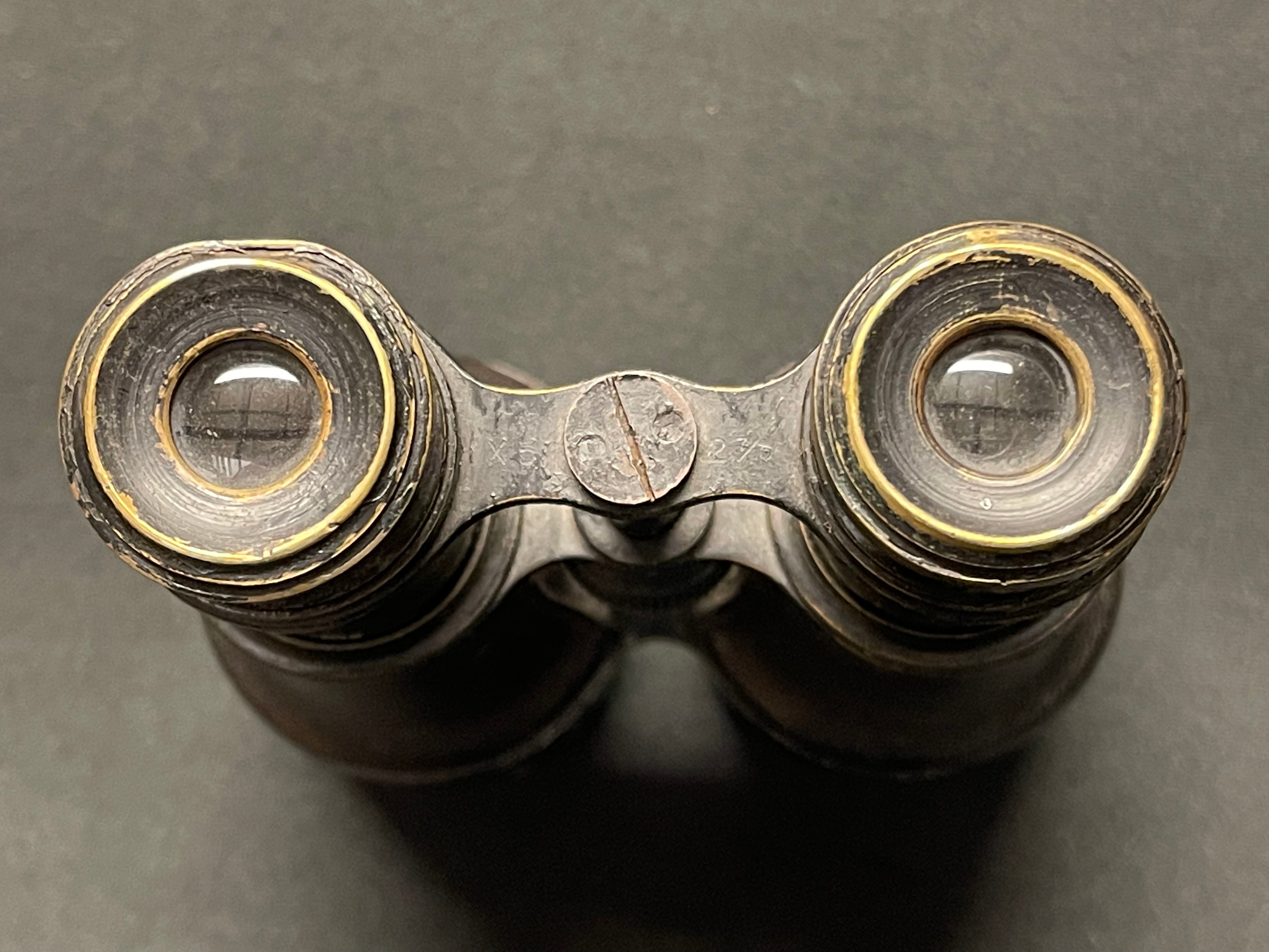 WW1 British binoculars by Ross of London 1904, Serial number 5467. Sun shades. Complete with leather - Image 3 of 11