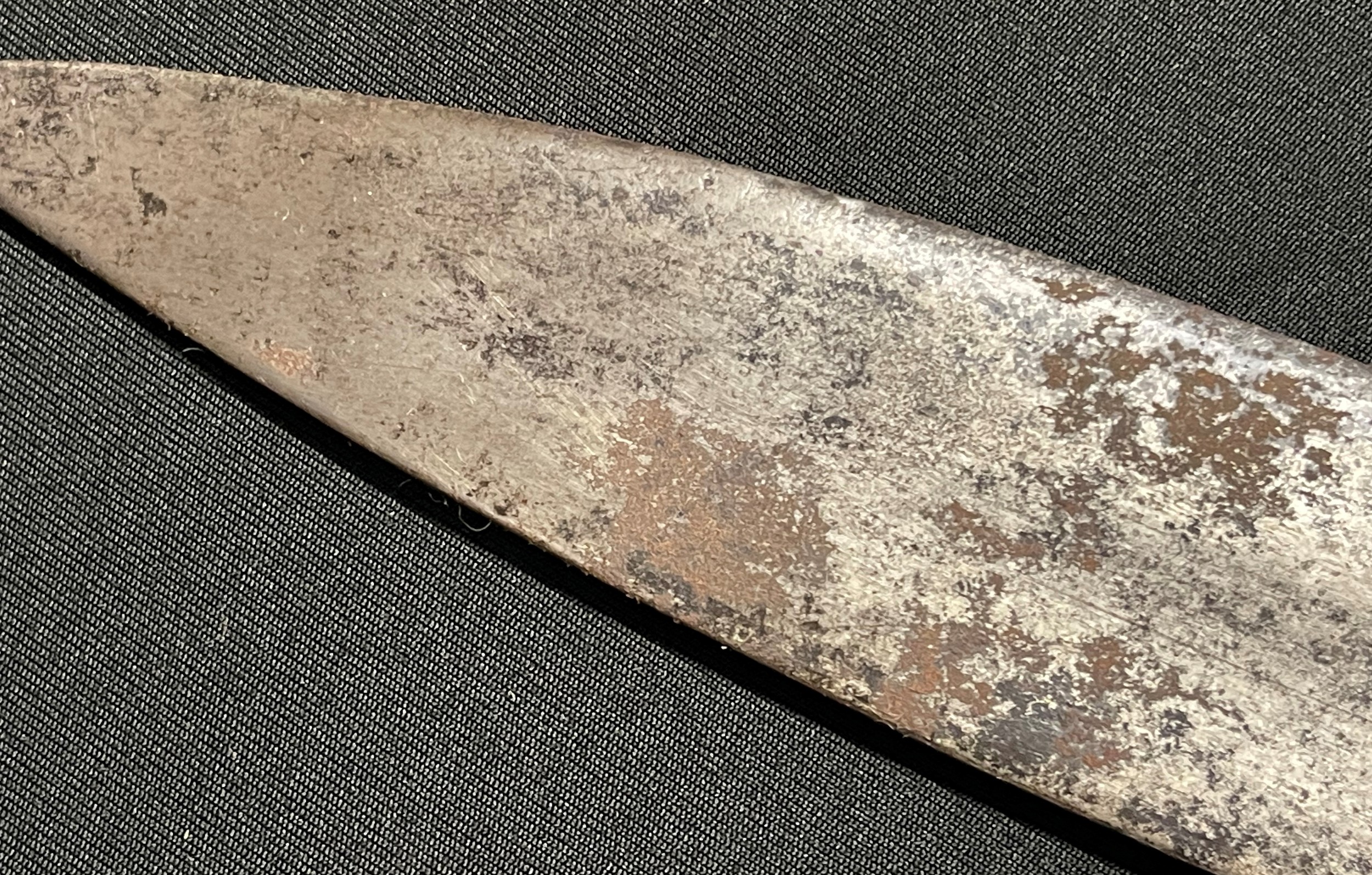 European Broadsword with fullered single edged blade 790 mm in length. No markings. Decorated - Bild 18 aus 20