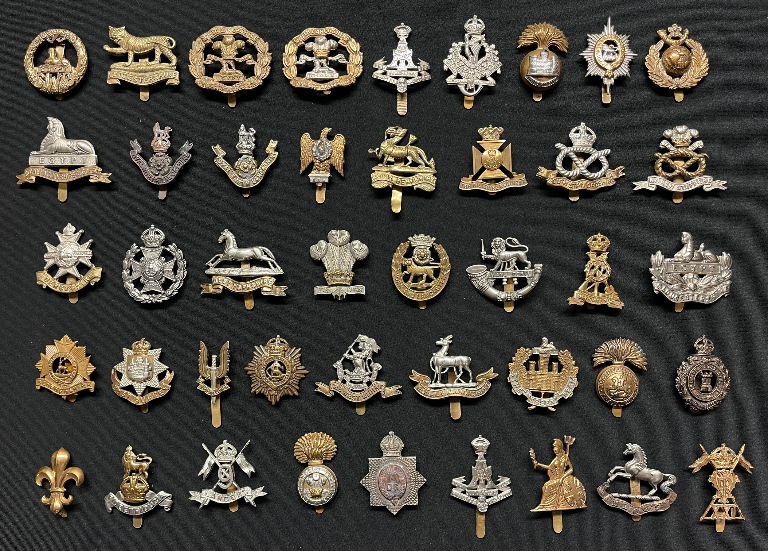 WW2 British Cap Badges along with some WW1 cap badge collection of 40 plus badges to include: