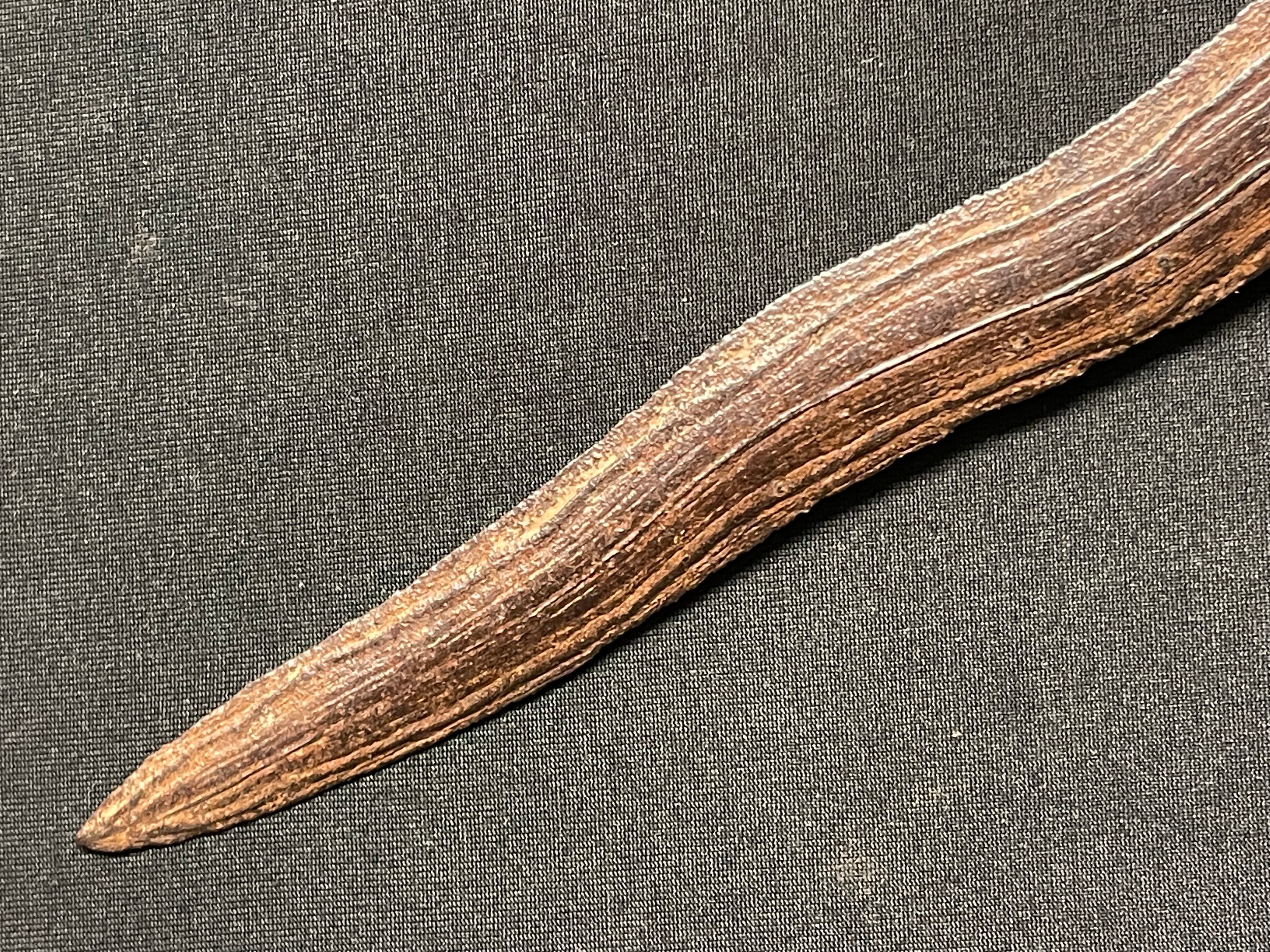 An Indonesian kris, 32cm wavy blade with pronounced pamor, hardwood hulu carved as a stylised lotus, - Image 12 of 19