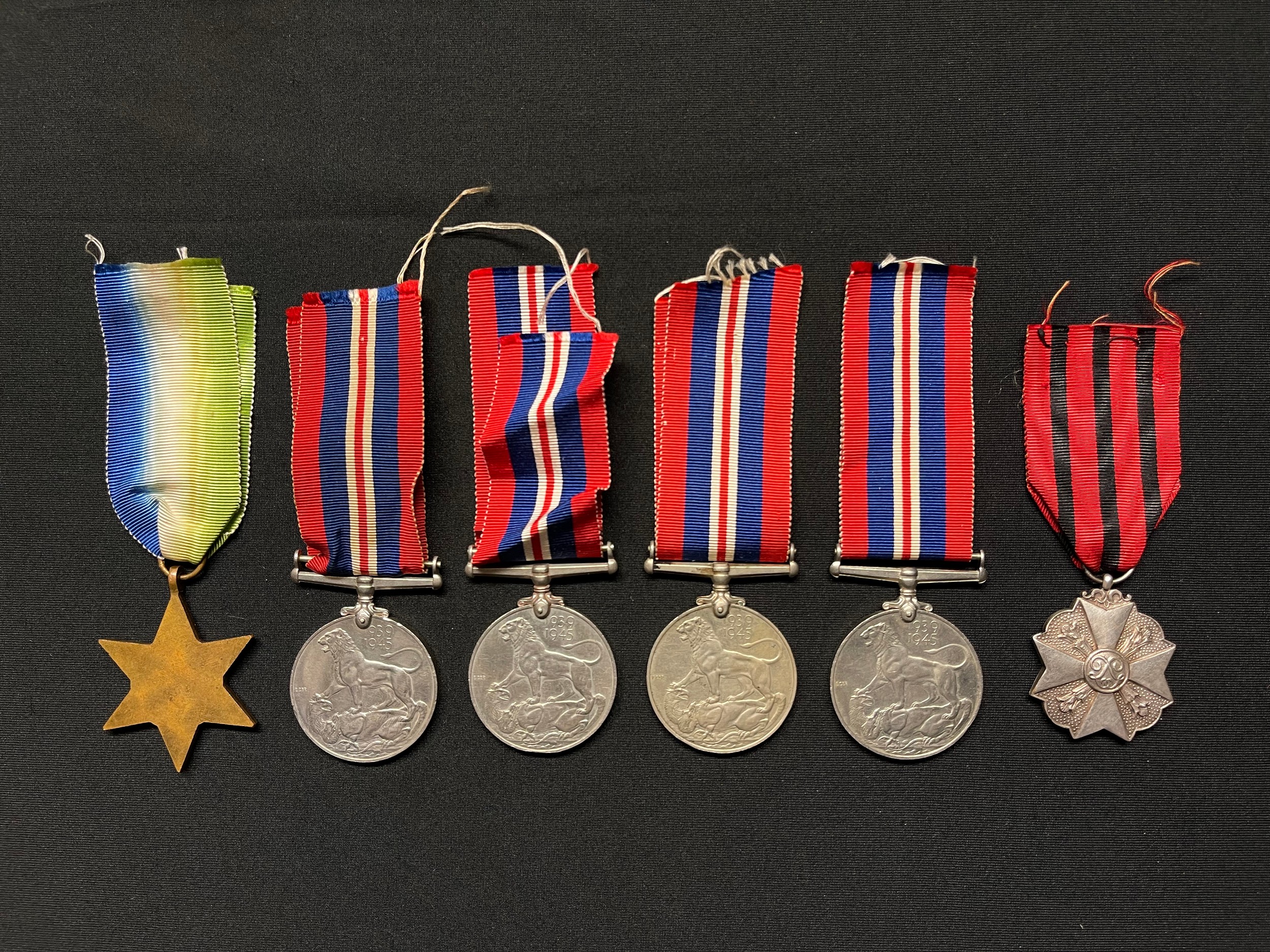 WW2 British Atlantic Star with ribbon: British War Medals x 4, complete with ribbons, Kingdom of - Image 2 of 2