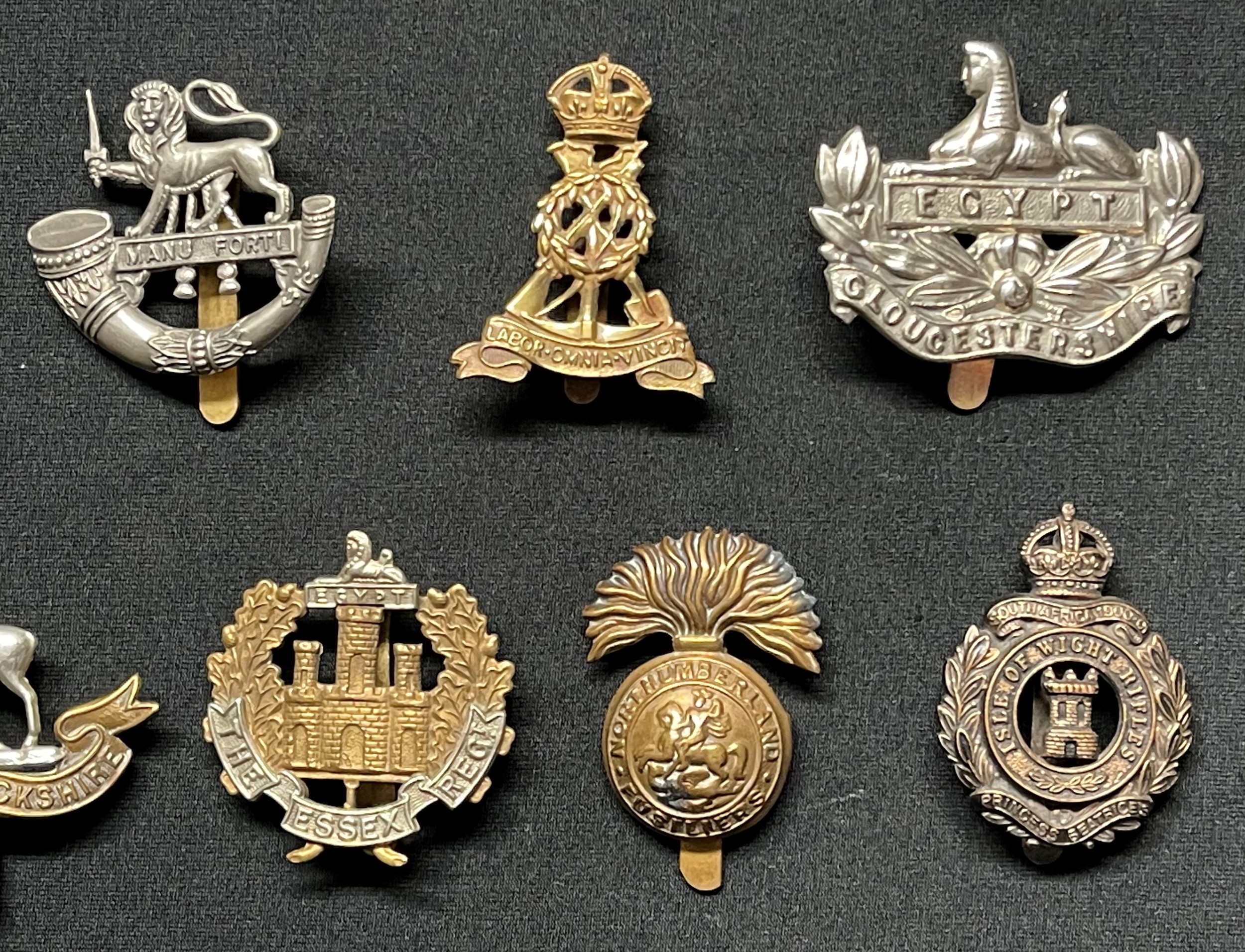 WW2 British Cap Badges along with some WW1 cap badge collection of 40 plus badges to include: - Image 8 of 13