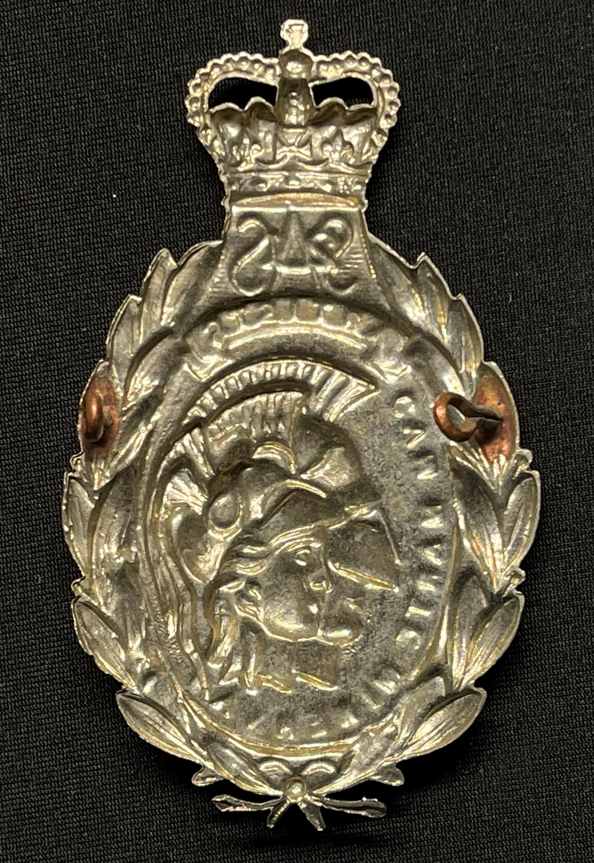 WW2 British Cap badges to include: Notts and Derbys: Leicestershire Regt: KSLI: Queens Own Dorset - Image 15 of 15
