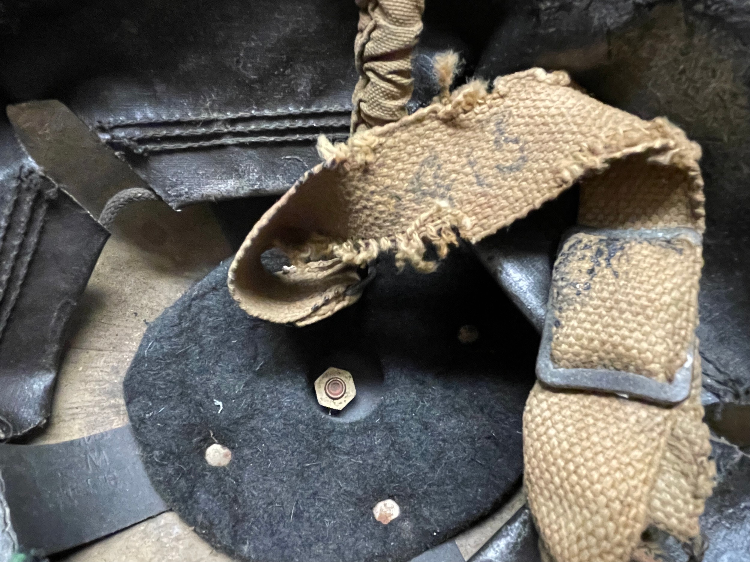 WW2 South African Steel helmet with textured olive green overpaint on top of the original khaki - Image 9 of 11