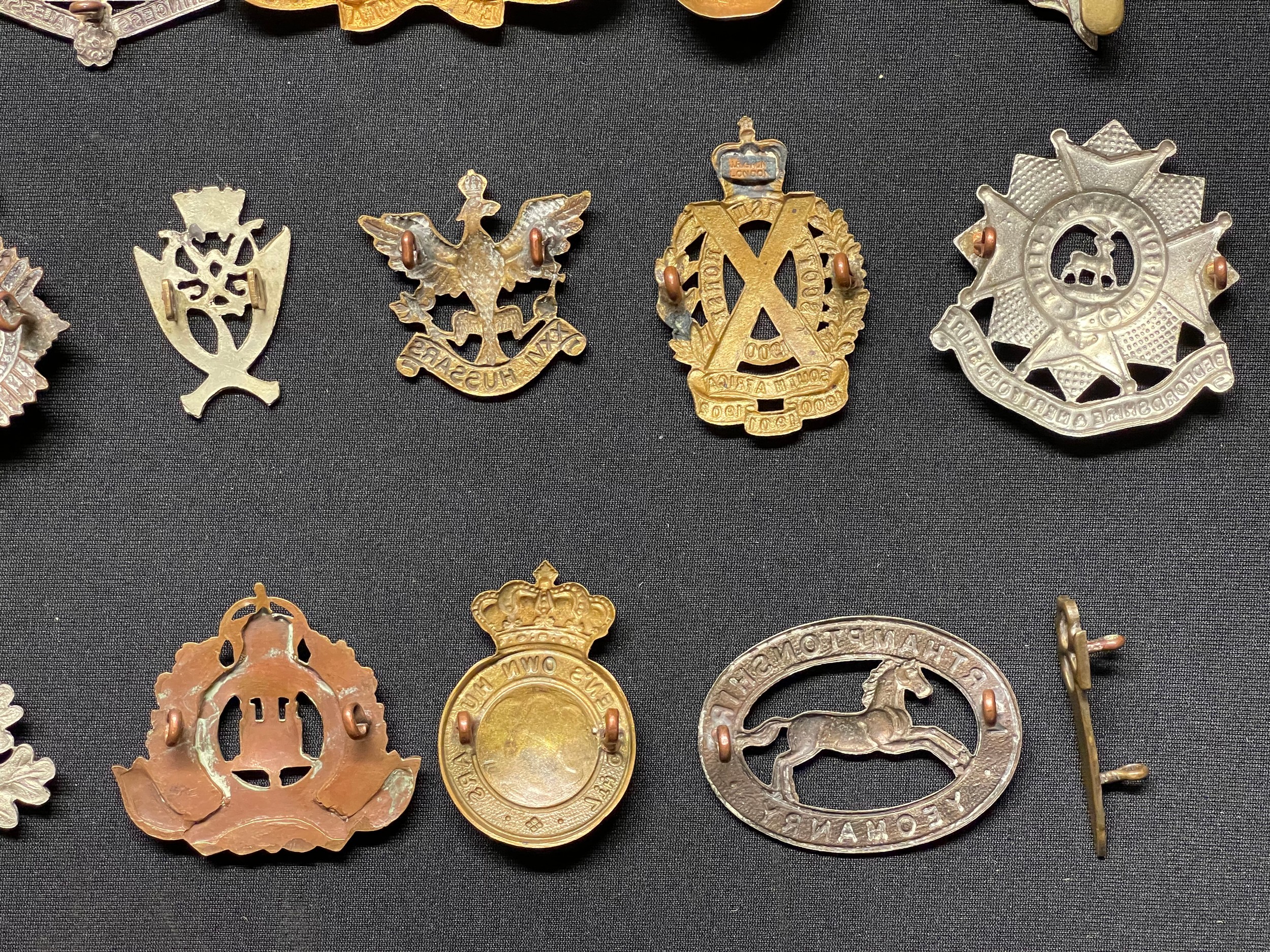 WW2 British Cap badges to include: Notts and Derbys: Leicestershire Regt: KSLI: Queens Own Dorset - Image 11 of 15