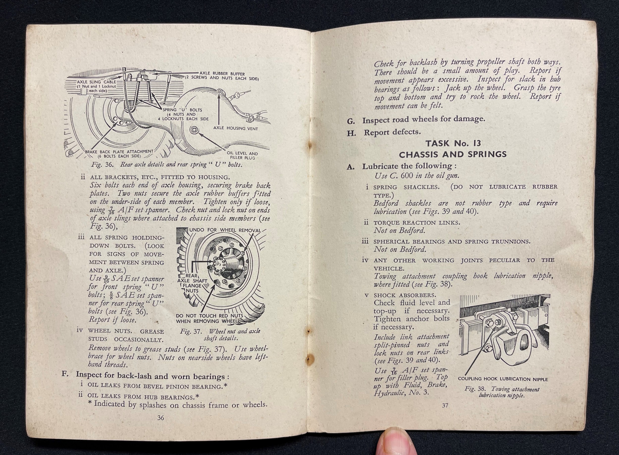 WW2 British Military Vehicle Drivers Handbooks for Bedford OY, dated 1941: Karrier Model K6 dated - Image 5 of 14