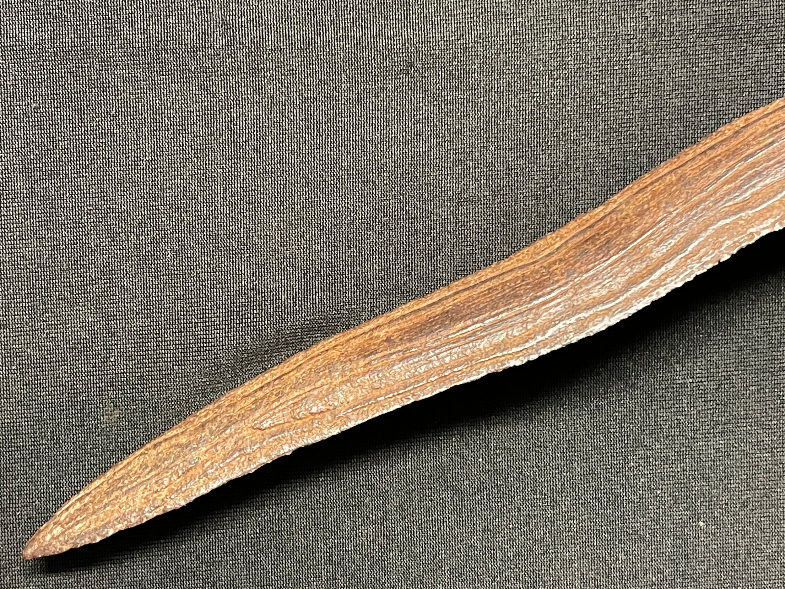 An Indonesian kris, 32cm wavy blade with pronounced pamor, hardwood hulu carved as a stylised lotus, - Image 7 of 19