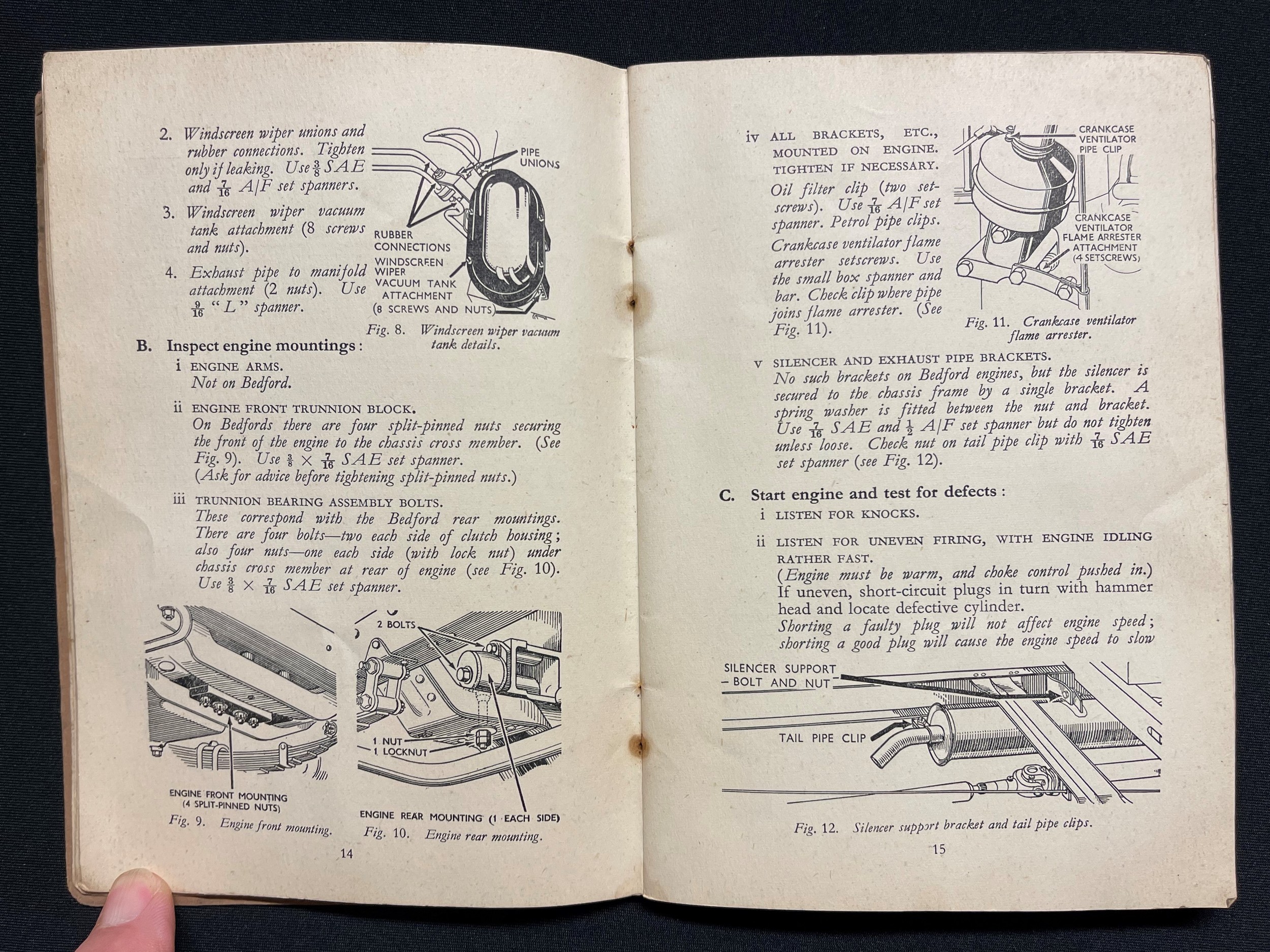 WW2 British Military Vehicle Drivers Handbooks for Bedford OY, dated 1941: Karrier Model K6 dated - Image 3 of 14