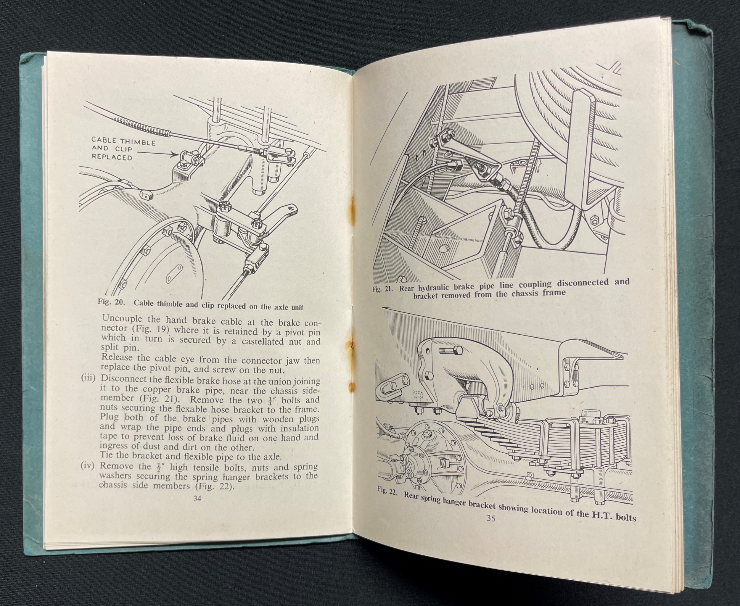 WW2 British Military Vehicle Drivers Handbooks for Bedford OY, dated 1941: Karrier Model K6 dated - Image 13 of 14