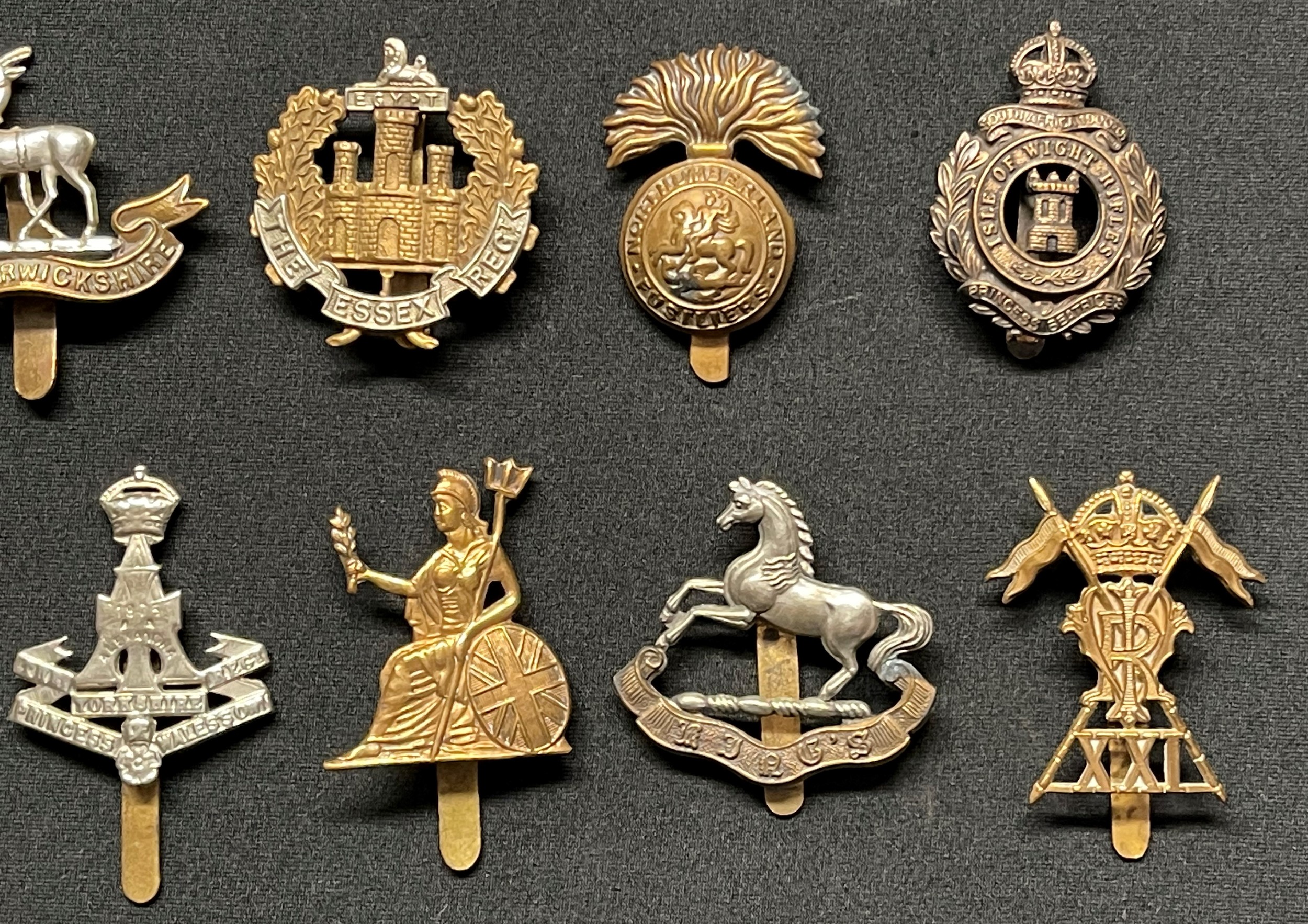 WW2 British Cap Badges along with some WW1 cap badge collection of 40 plus badges to include: - Image 9 of 13