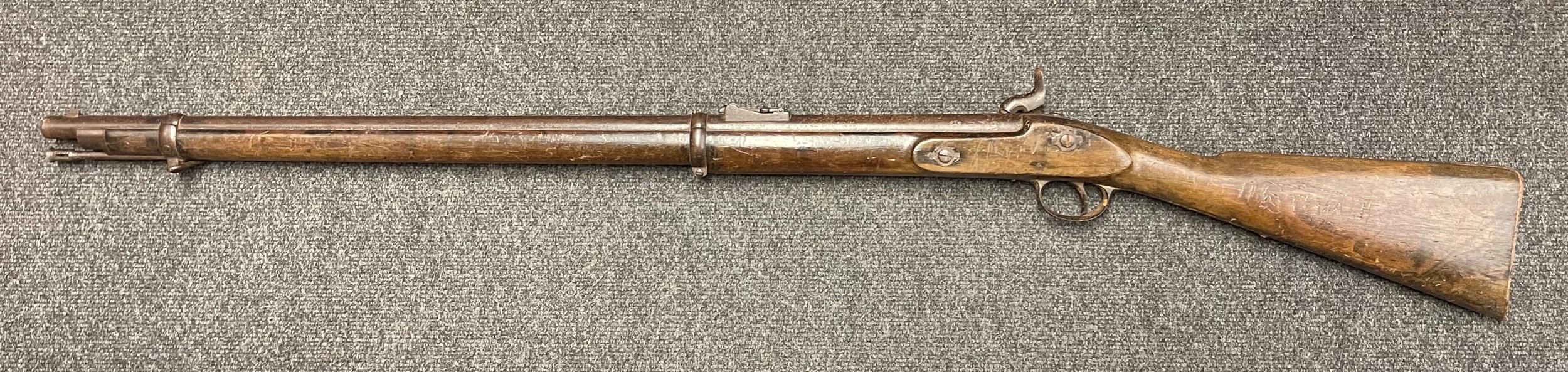 British Military "Bar on Band" Enfield Short Percussion Cap Rifle. Working action. 83cm long barrel. - Image 2 of 24