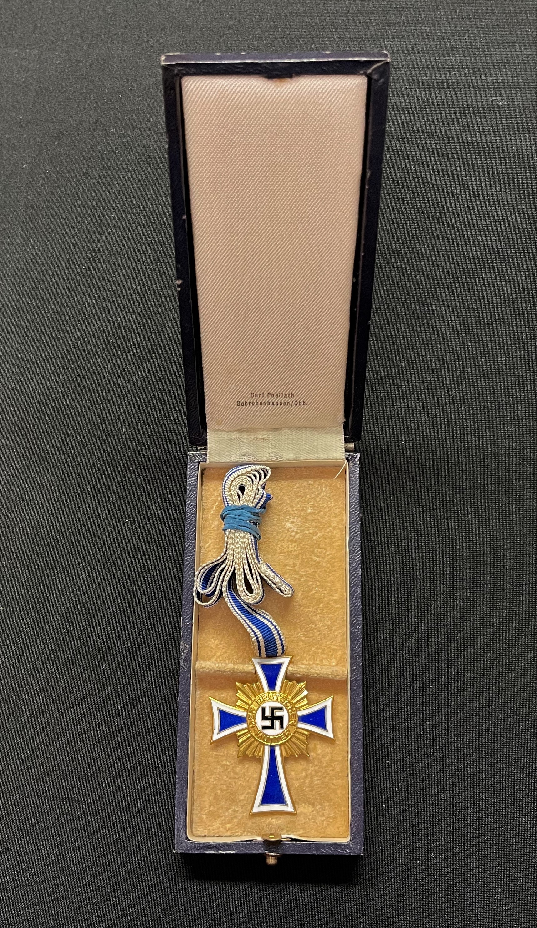 WW2 Third Reich Ehrenkreuz Der Deutsche Mutter in Gold, cased example. Mothers Cross in Gold.