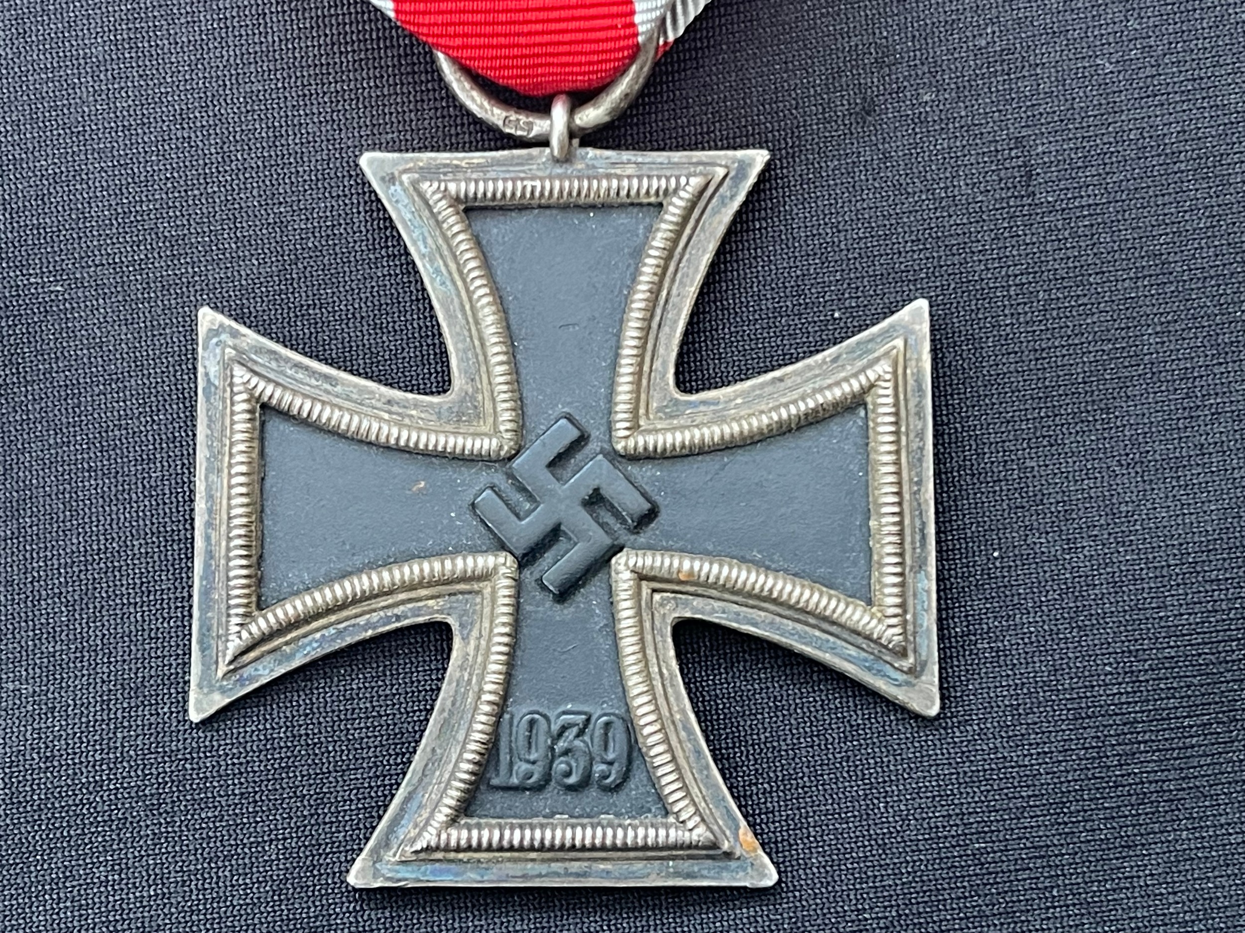WW2 Third Reich Eisernes Kreuz 2. Klasse. Iron Cross 2nd class 1939. Maker mark to ring "55" for "JE