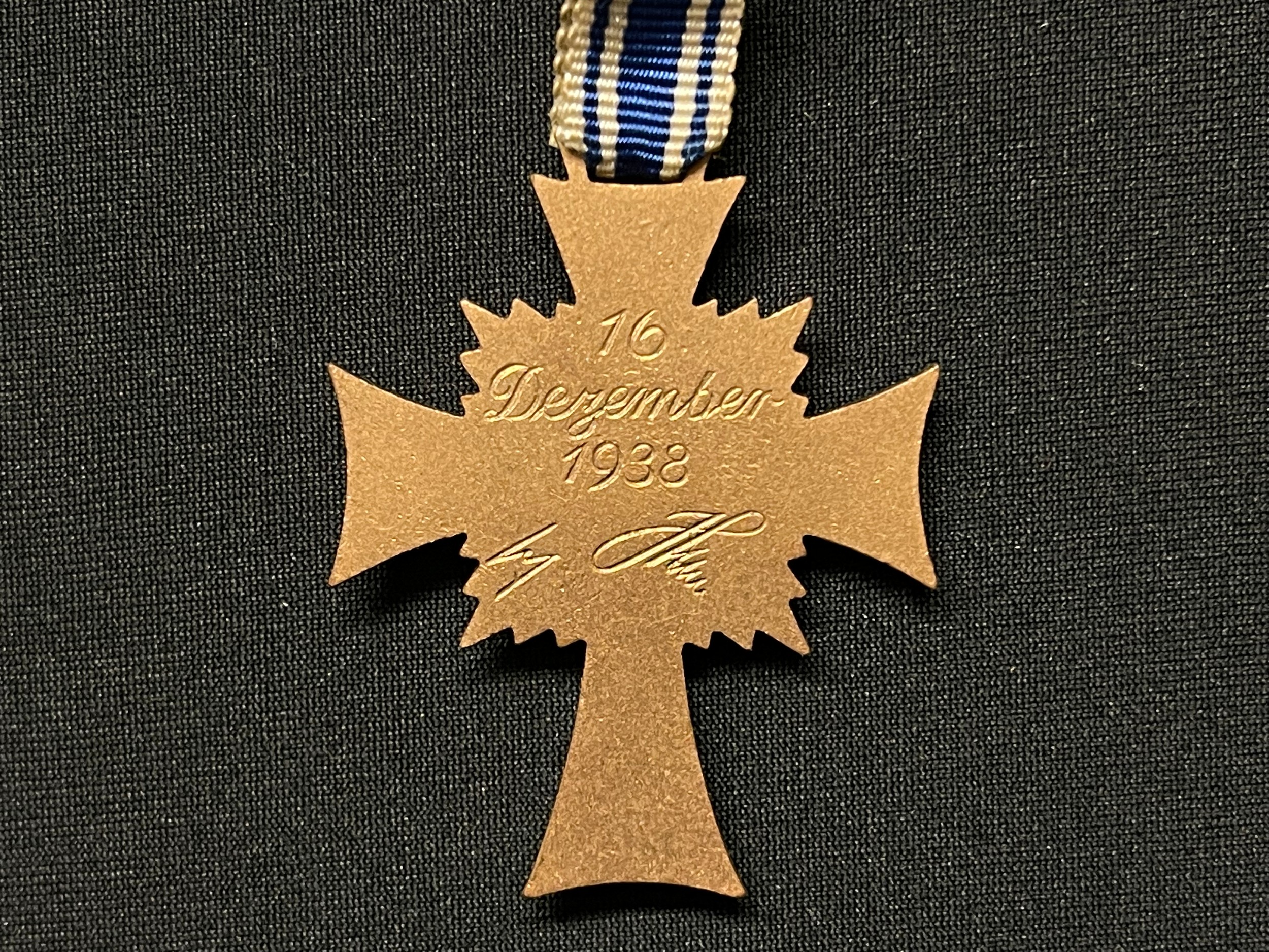 WW2 Third Reich Ehrenkreuz der Deutsche Mutter Dritte Stufe - Mother's Cross 3rd Class (Bronze). - Image 2 of 3