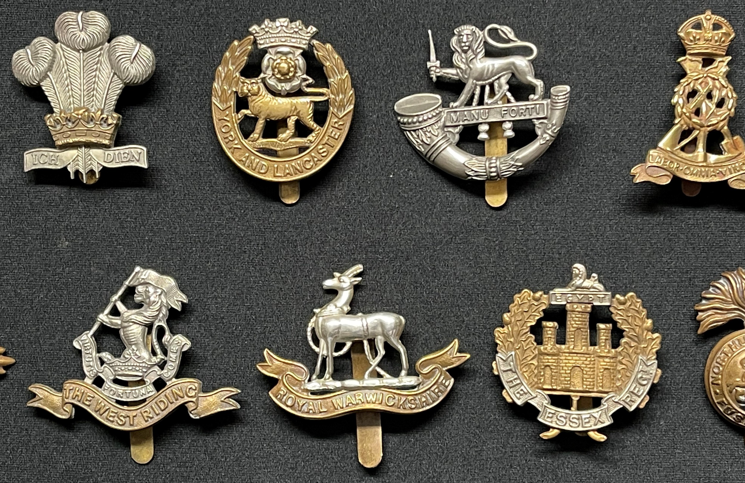 WW2 British Cap Badges along with some WW1 cap badge collection of 40 plus badges to include: - Image 7 of 13