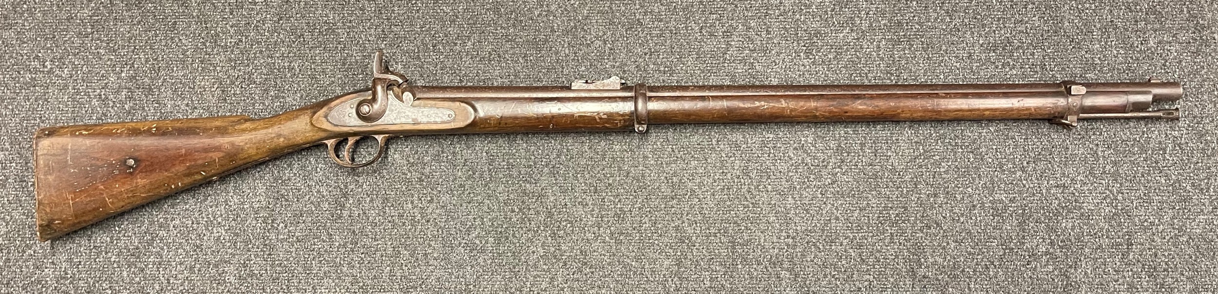 British Military "Bar on Band" Enfield Short Percussion Cap Rifle. Working action. 83cm long barrel.