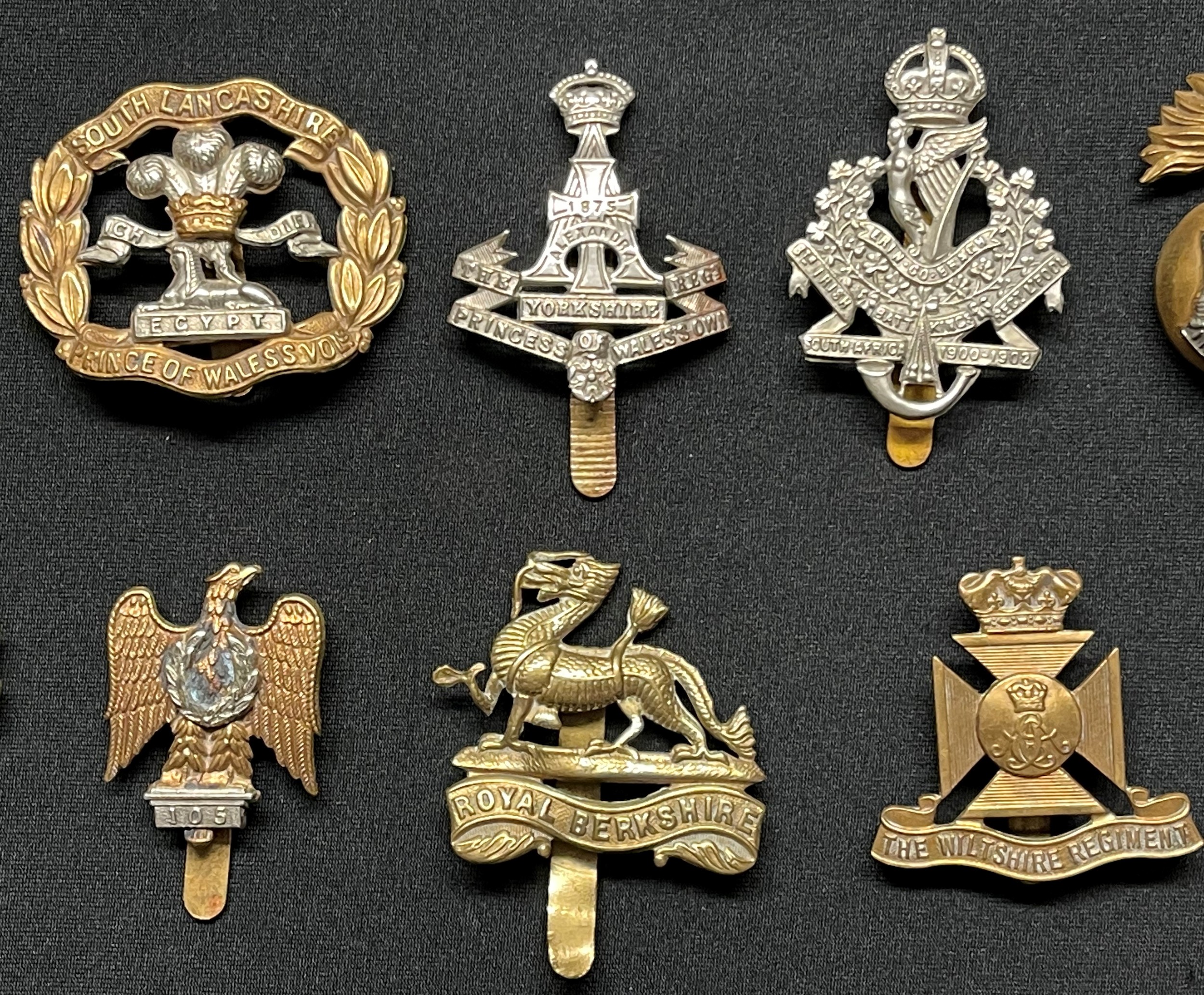 WW2 British Cap Badges along with some WW1 cap badge collection of 40 plus badges to include: - Image 4 of 13