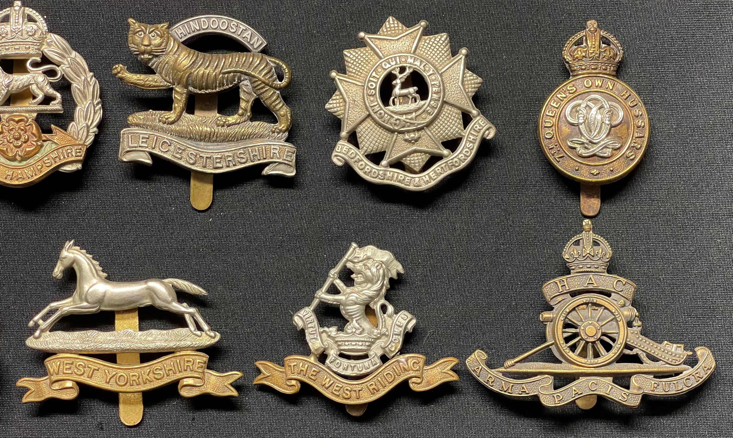 WW2 British Cap Badges plus WW1 badges to include: East Surrey Regt: 27th Lancers: WW1 Economy Royal - Image 9 of 14
