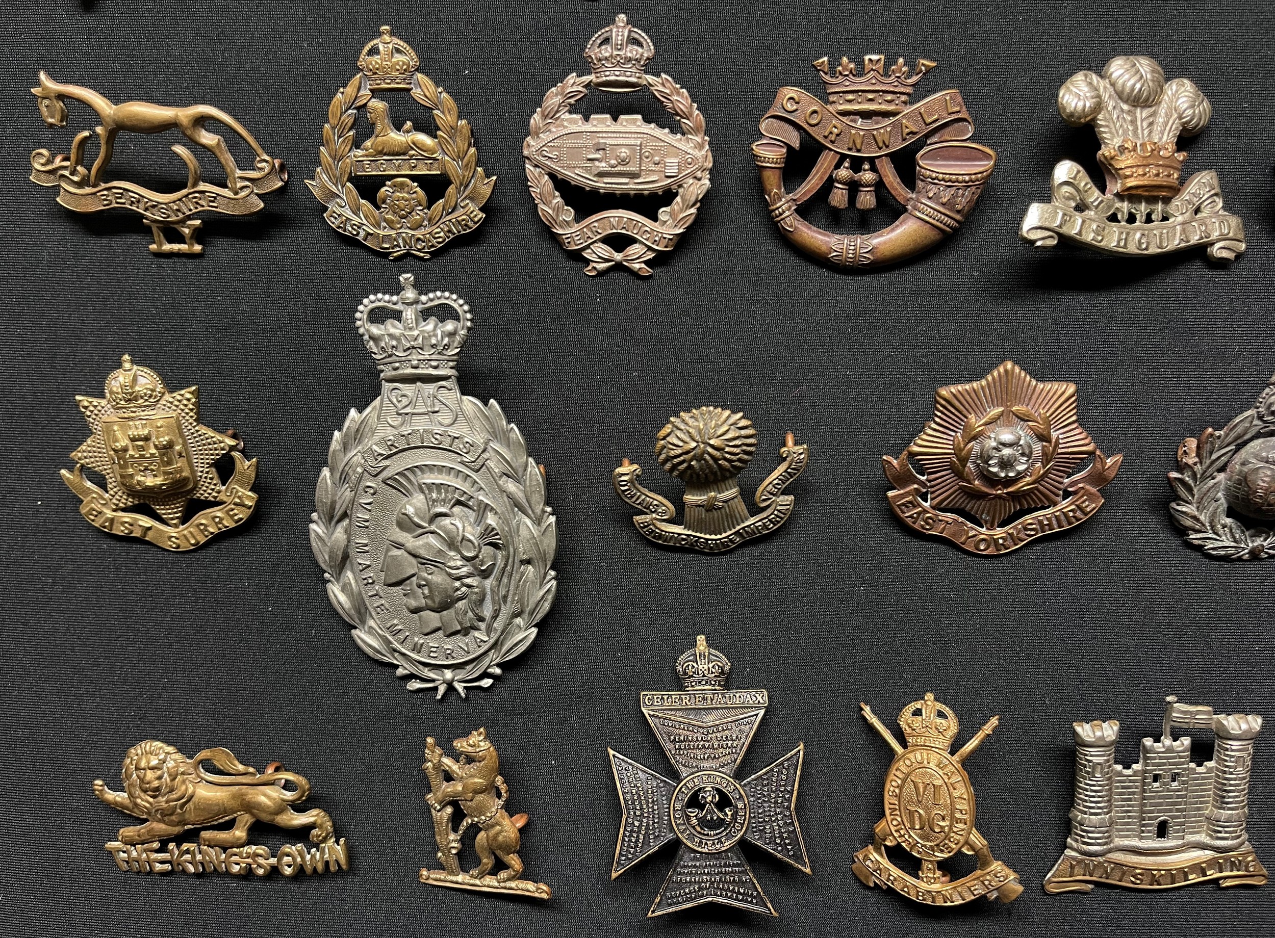 WW2 British Cap badges to include: Notts and Derbys: Leicestershire Regt: KSLI: Queens Own Dorset - Image 4 of 15