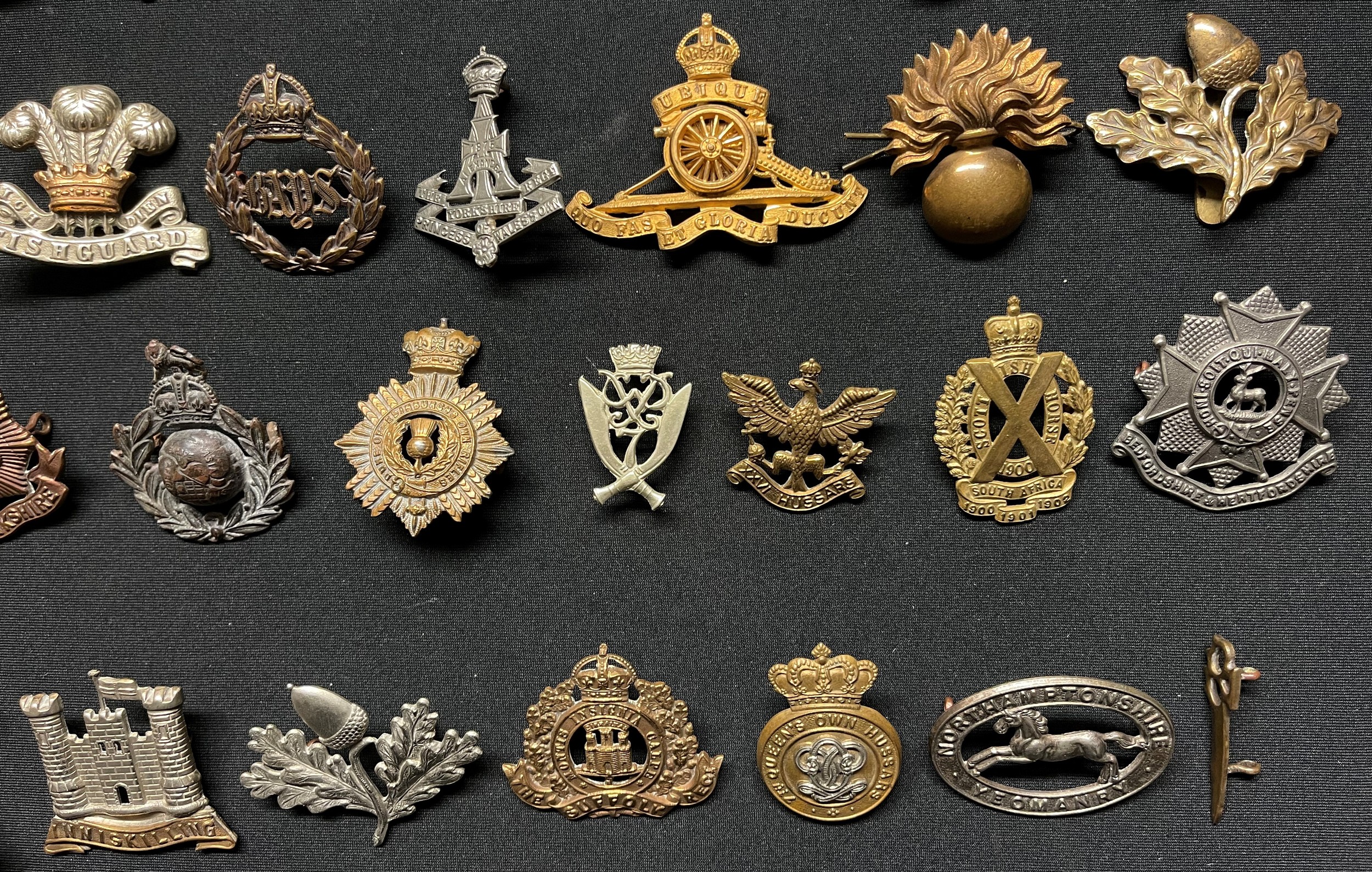 WW2 British Cap badges to include: Notts and Derbys: Leicestershire Regt: KSLI: Queens Own Dorset - Image 5 of 15