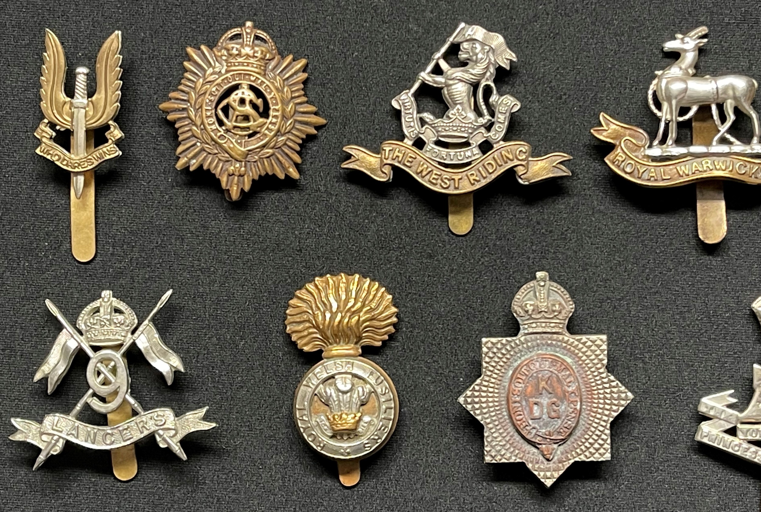 WW2 British Cap Badges along with some WW1 cap badge collection of 40 plus badges to include: - Image 10 of 13