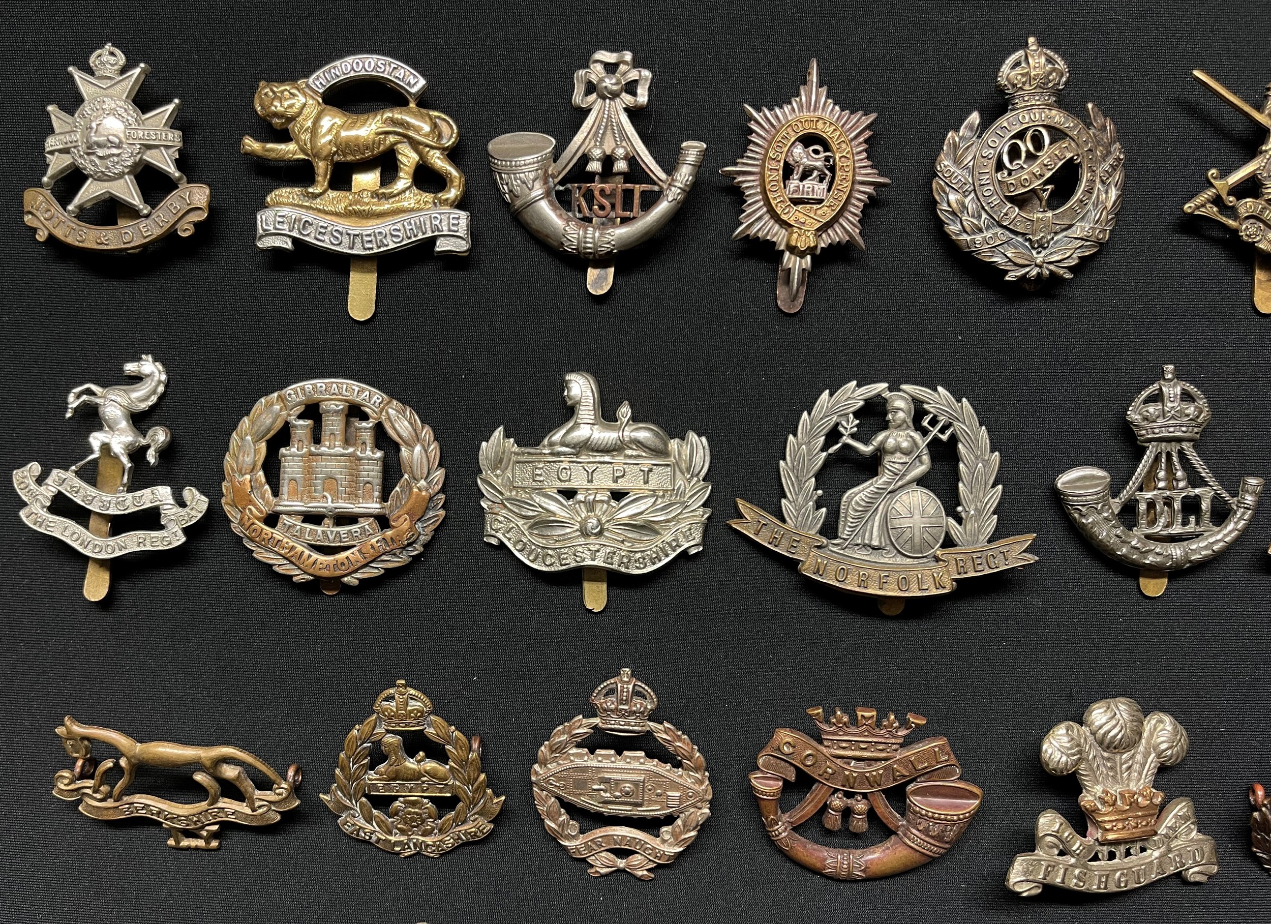 WW2 British Cap badges to include: Notts and Derbys: Leicestershire Regt: KSLI: Queens Own Dorset - Image 2 of 15