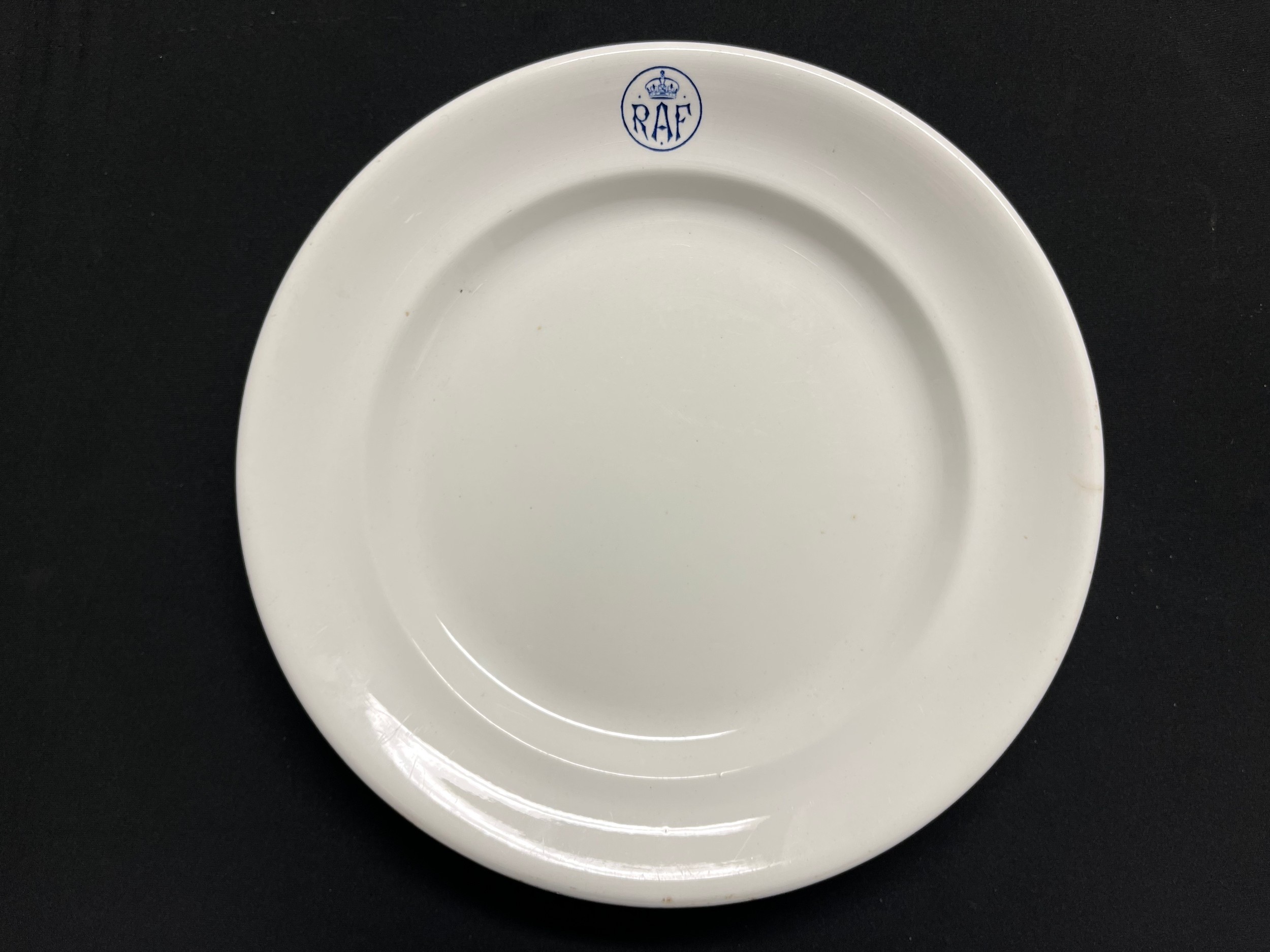 WW2 Royal Air Force Other Airmans mess eathernware dinner plate by Minton. 27cm in diameter.