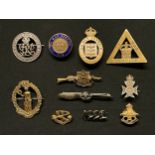 WW1 British Service Badges & Sweethearts to include: Silver War badge 354195 awarded to 276108 Pte