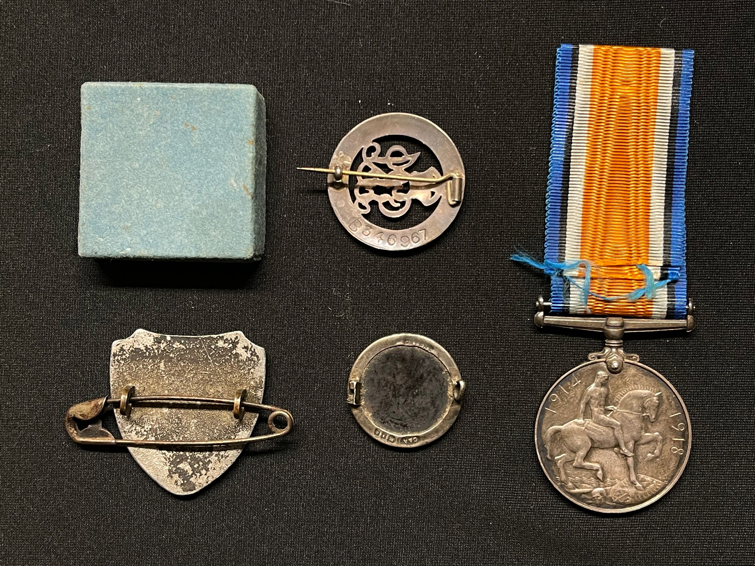 WW1 British War Medal with original ribbon and Boxed Silver War badge to 20534 Pte G Hawley, Notts & - Image 2 of 4