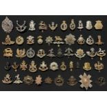 WW2 British Cap Badges plus some WW1 badges to include: Aryll & Sutherland Highlanders: Seaforth