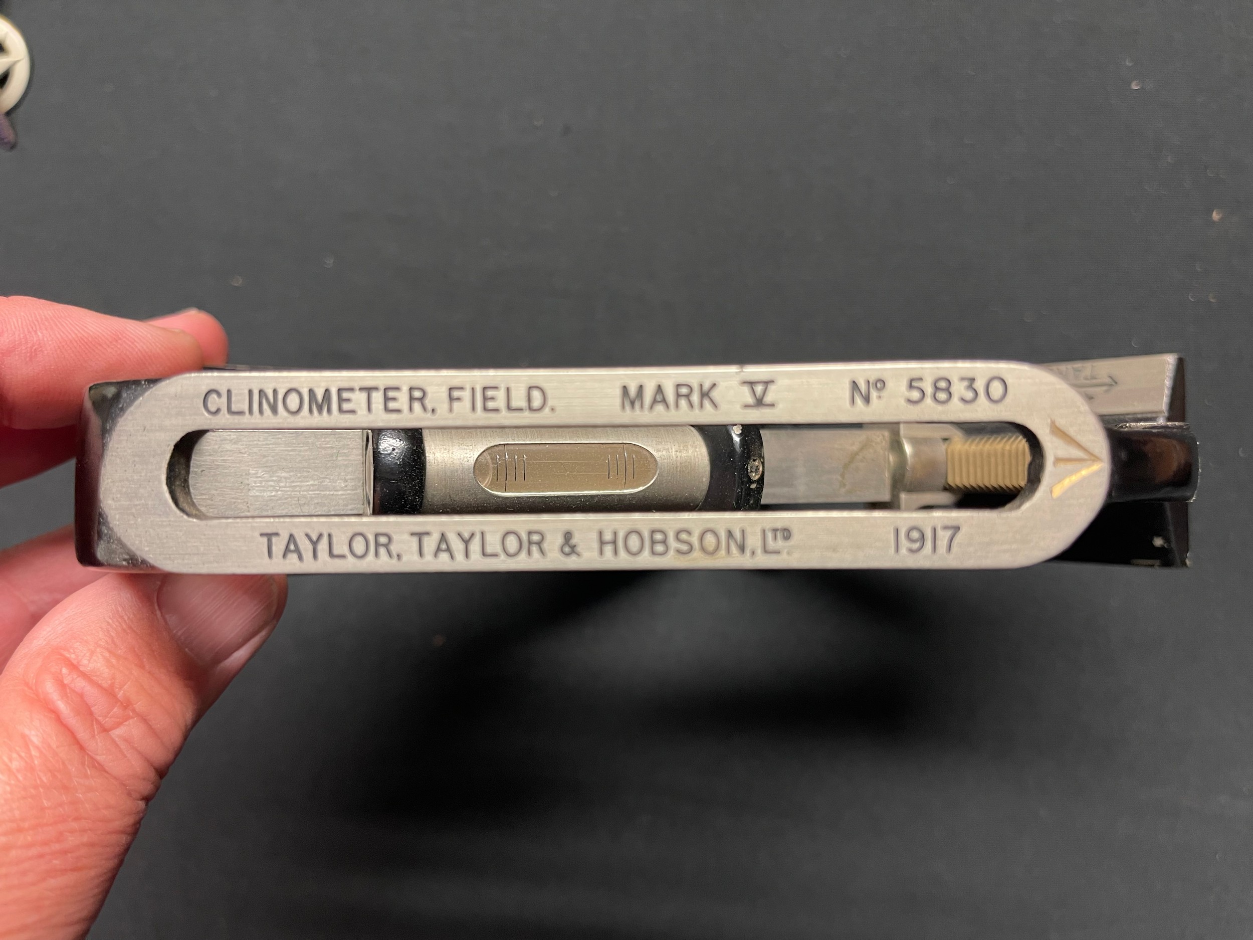 WWI British Mk.V Field Gun Clinometer by Taylor Taylor & Hobson, dated 1917, stamped with war - Image 3 of 12