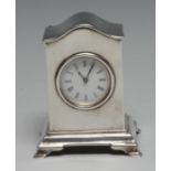 An Edwardian silver mantel timepiece, 4cm circular enamel cock dial inscribed with Roman numerals,