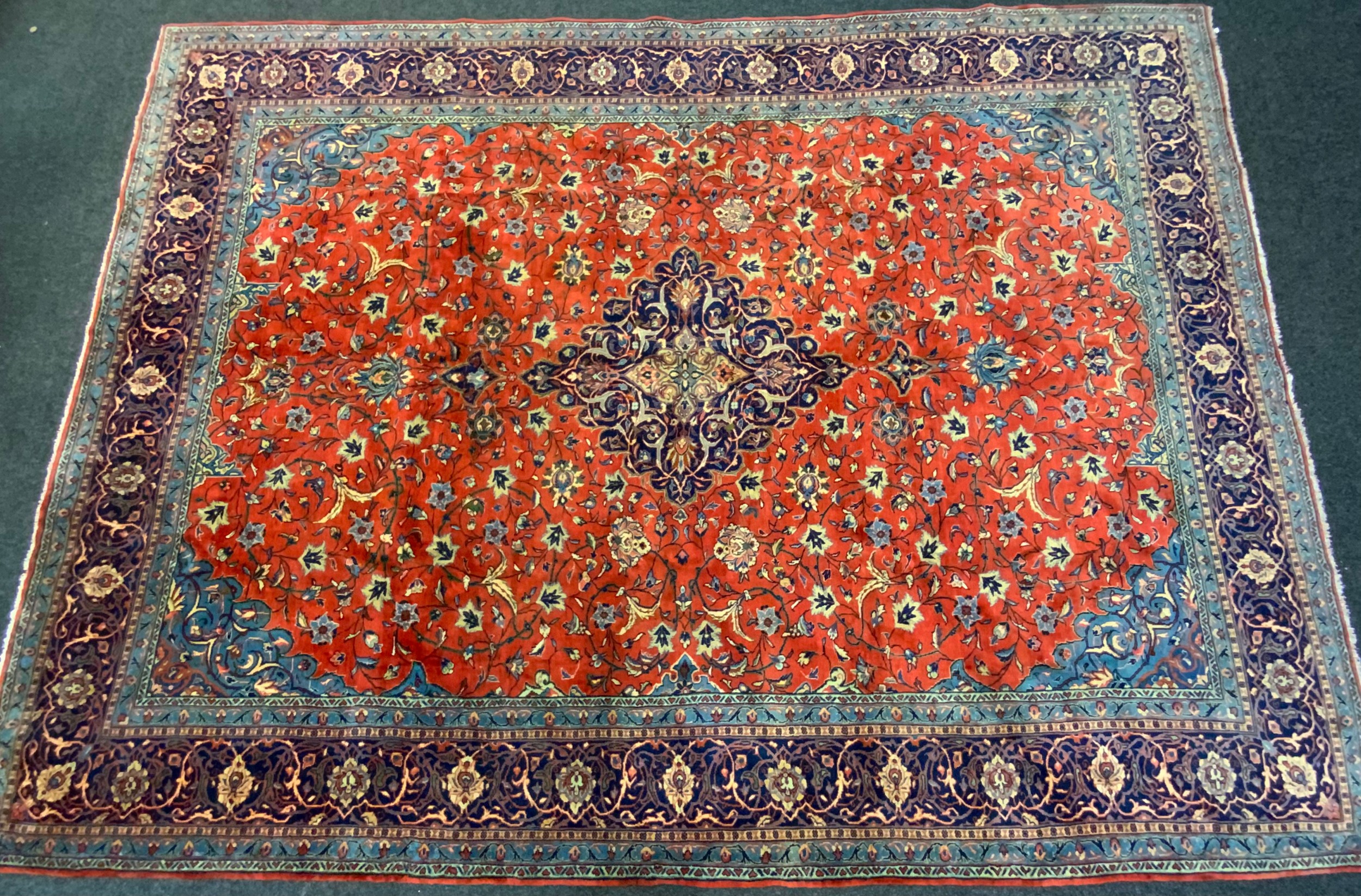 A Persian Sarough rug/carpet 380cm x 280cm