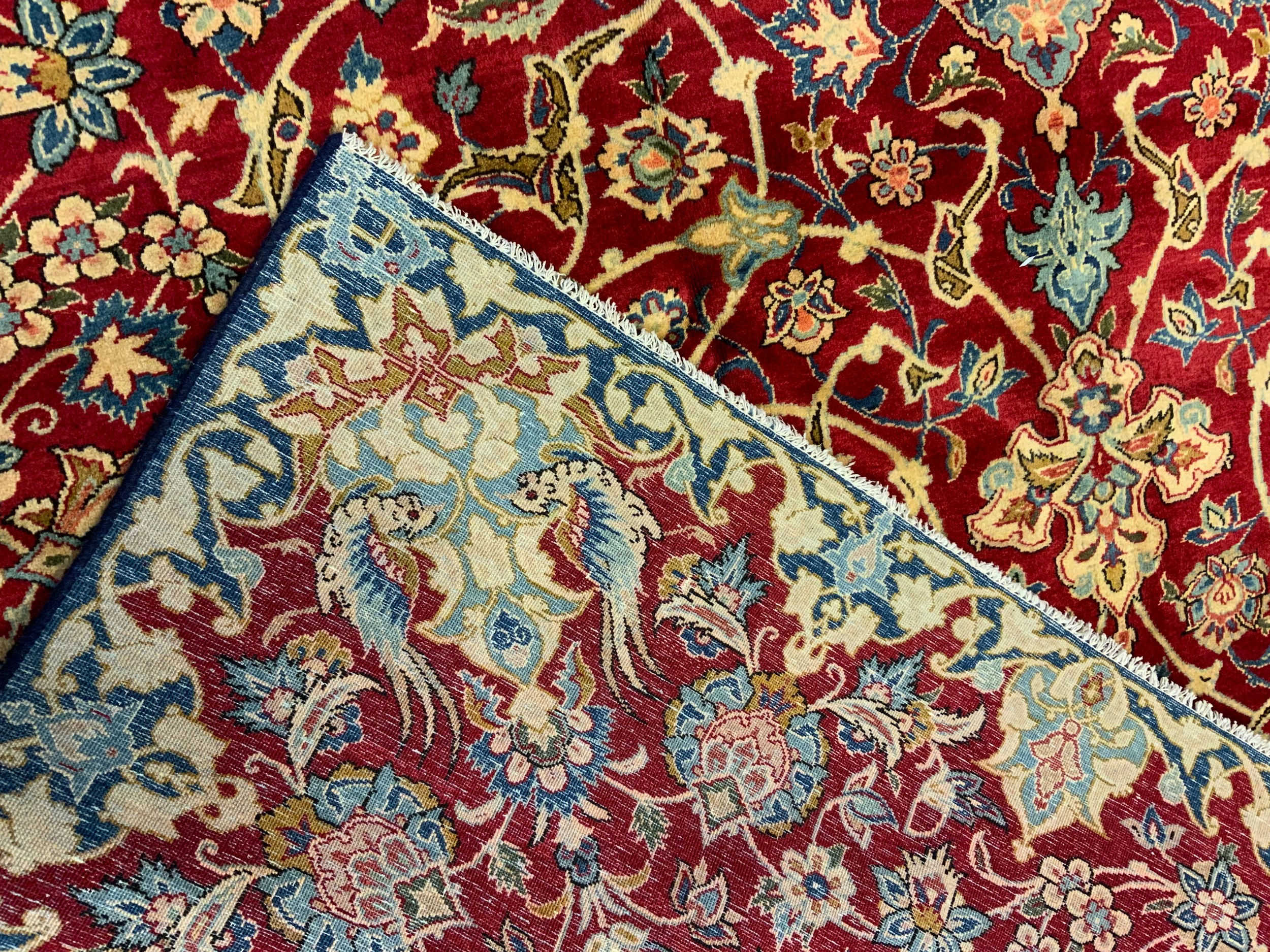 A Persian 'Ishfahan' rug / carpet, knotted in tones of pale blue, cream, and red, central lotus form - Bild 2 aus 2