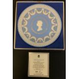 A Wedgwood Tri-colour Jasperware trophy plate commemorating Queen Elizabeth II Silver Jubilee 1952-