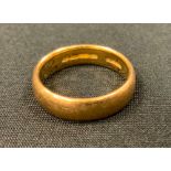 A 22ct gold wedding band, size P, 9.1g gross