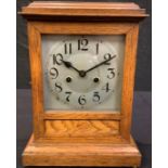 A mid 20th century oak mantel clock, 34cm high