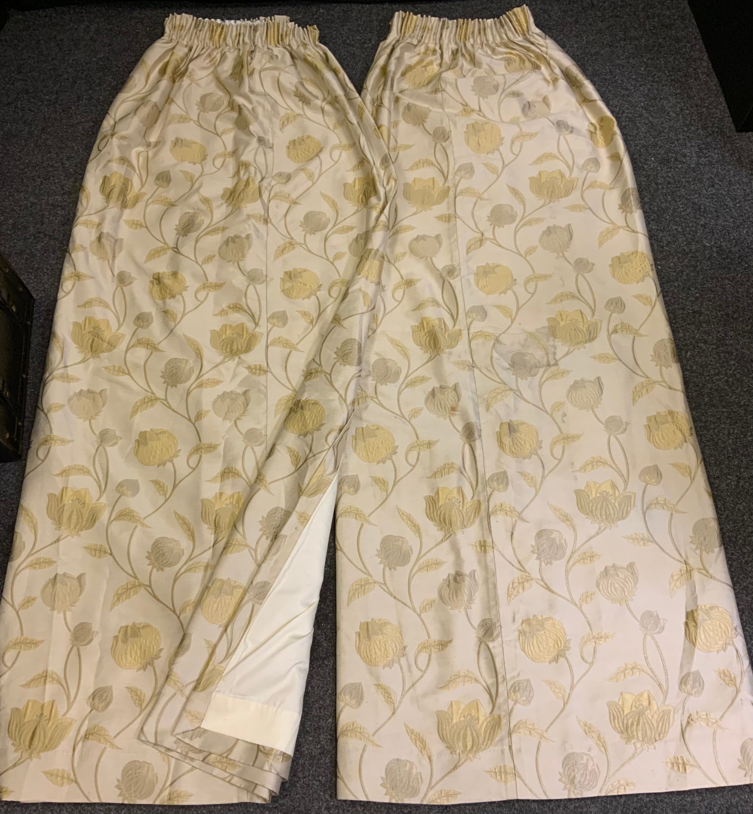 Large pair of cream and gold Damask curtains 335cm wide x 85cm length