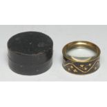A 19th century japanned and lacquered brass connoisseur's travelling pocket lens, decorated in the