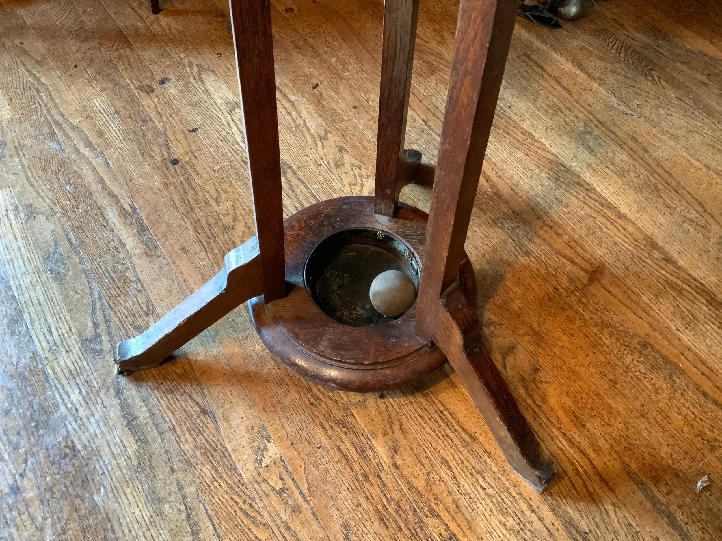 An early 20th century oak coat, hat and umbrella stand, turned finials, three splayed legs ** We - Image 4 of 4