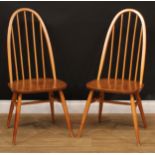 A pair of Ercol elm and beech Windsor Quaker chairs, 96cm high, 43cm wide, the seat 34cm deep (2)