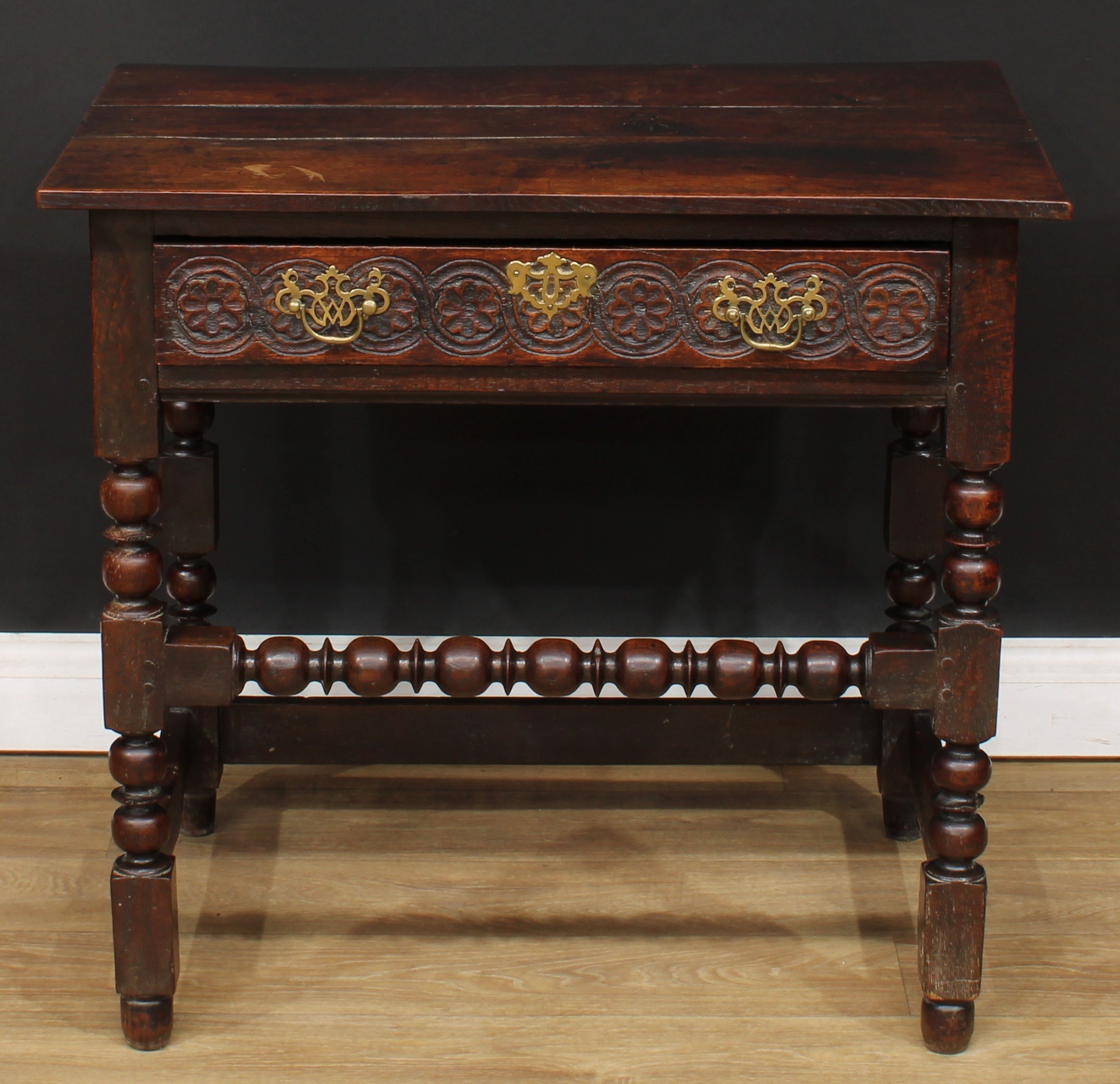 An 18th century oak side table, planked rectangular top above a long frieze drawer, the front - Bild 2 aus 6