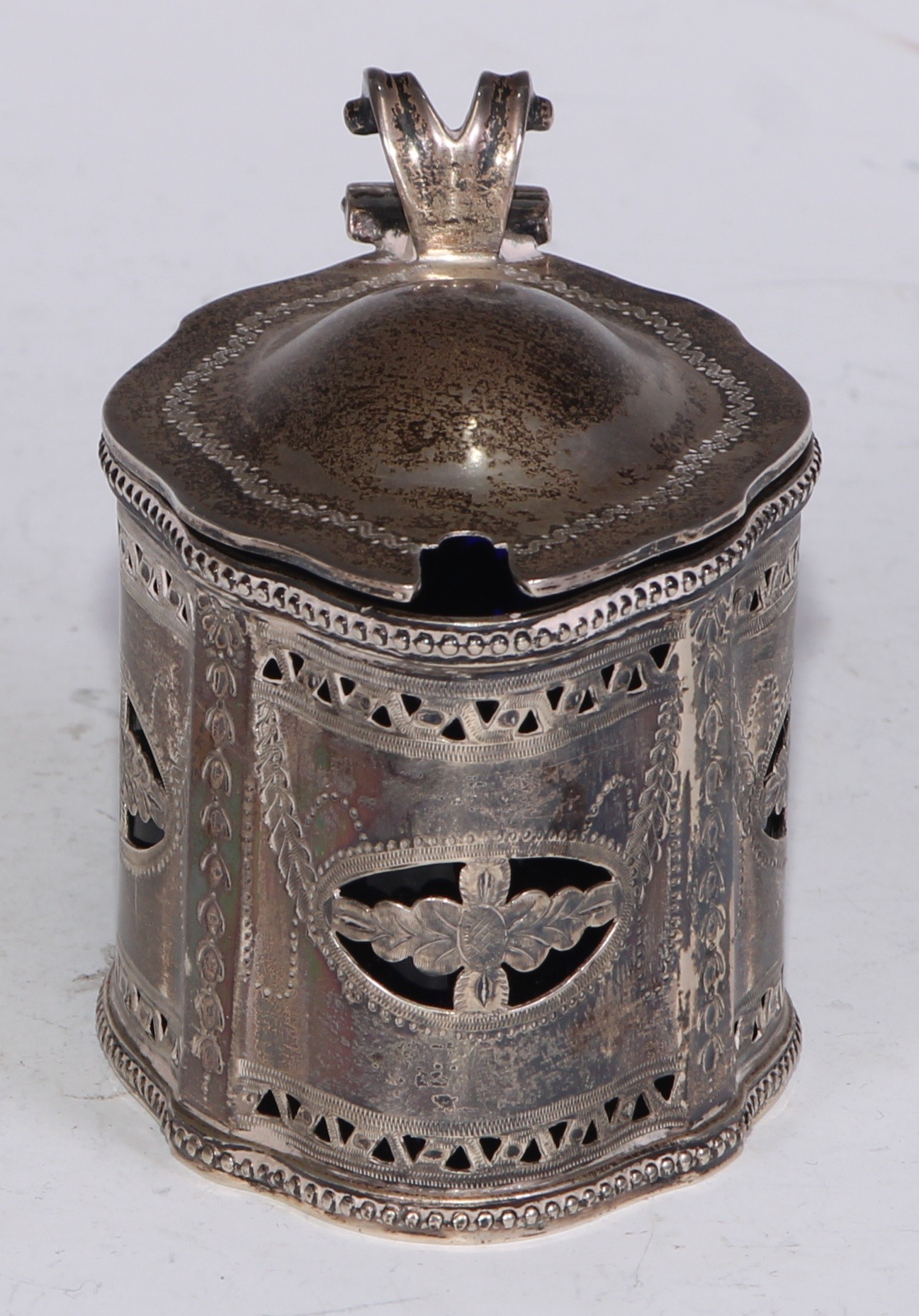 A Victorian Scottish silver commode shaped mustard, pierced and bright-cut engraved in the Neo- - Bild 8 aus 11