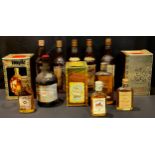 Whisky - three bottles of Bell's Extra Special, 70cl, 40%, mixed labels, levels within neck, seals