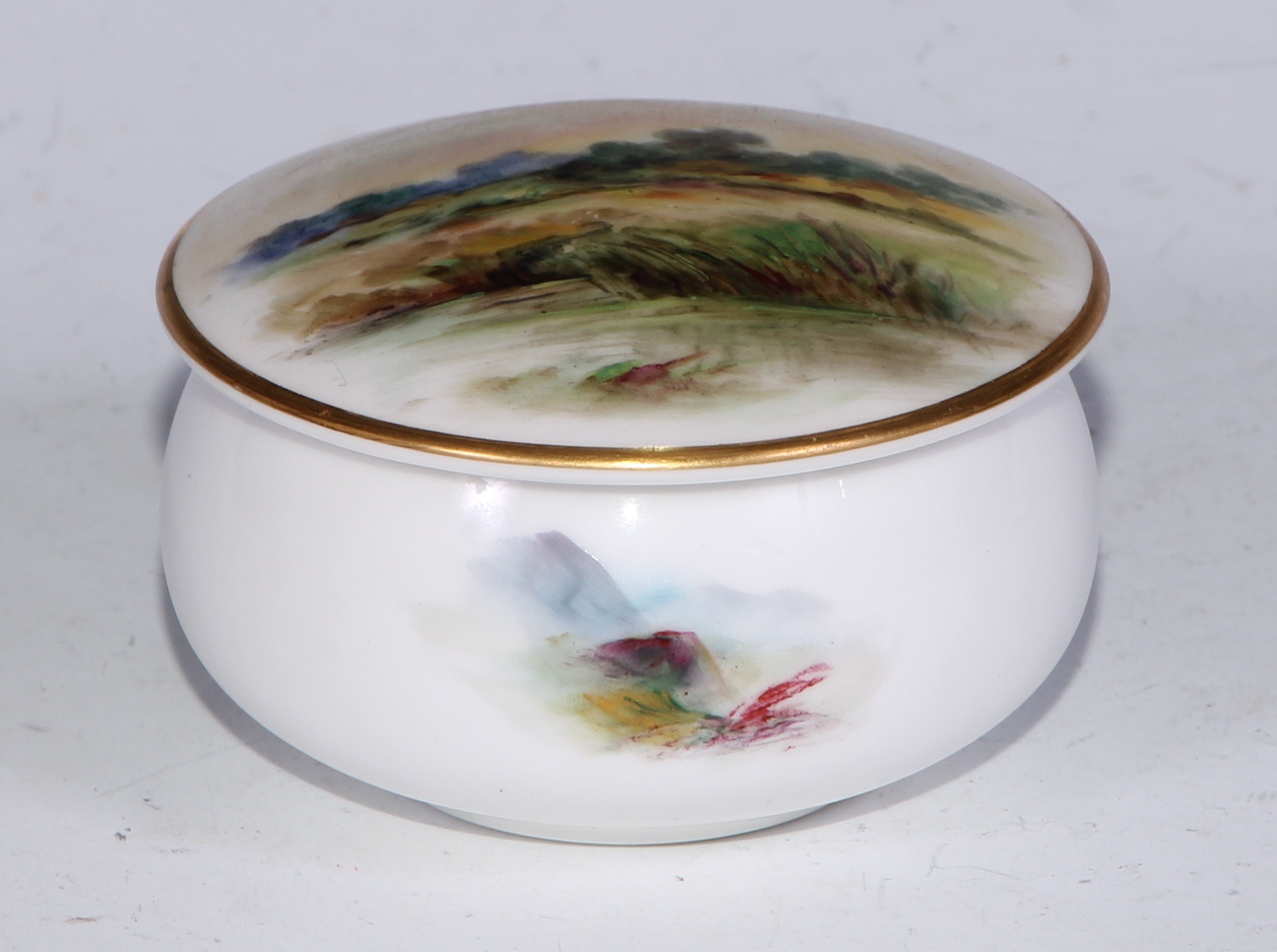 A Royal Worcester topographical trinket box and cover, painted with a coastal landscape, apple green - Bild 16 aus 22